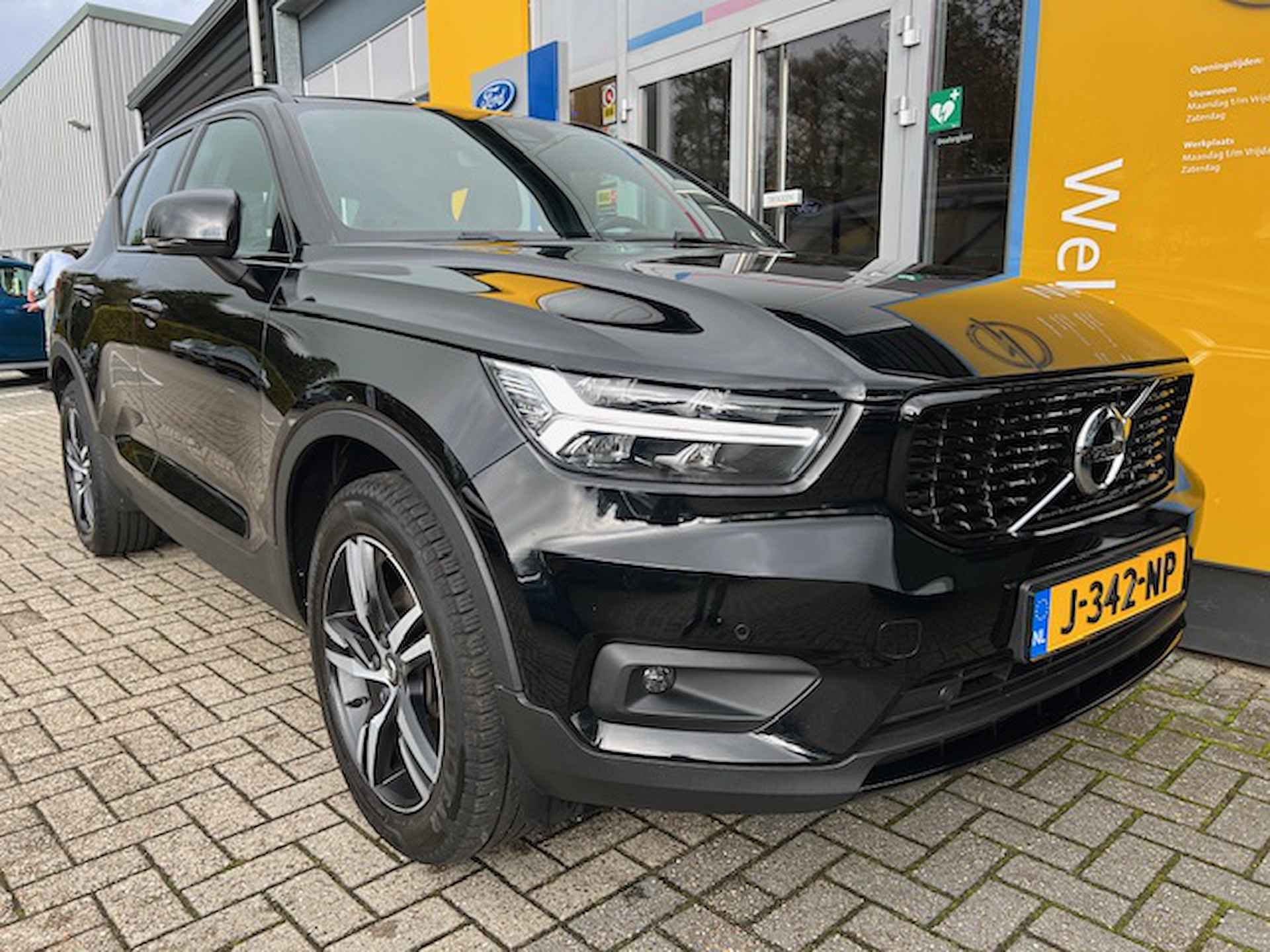 Volvo XC40 R-Design T3 164PK | WEGKL. TREKHAAK| ADAPTIVE CRUISE CONTROL| STOEL-, STUUR- EN VOORRUITVERWARMING| CAMERA| PARKEERSENSOREN V+A| - 9/37