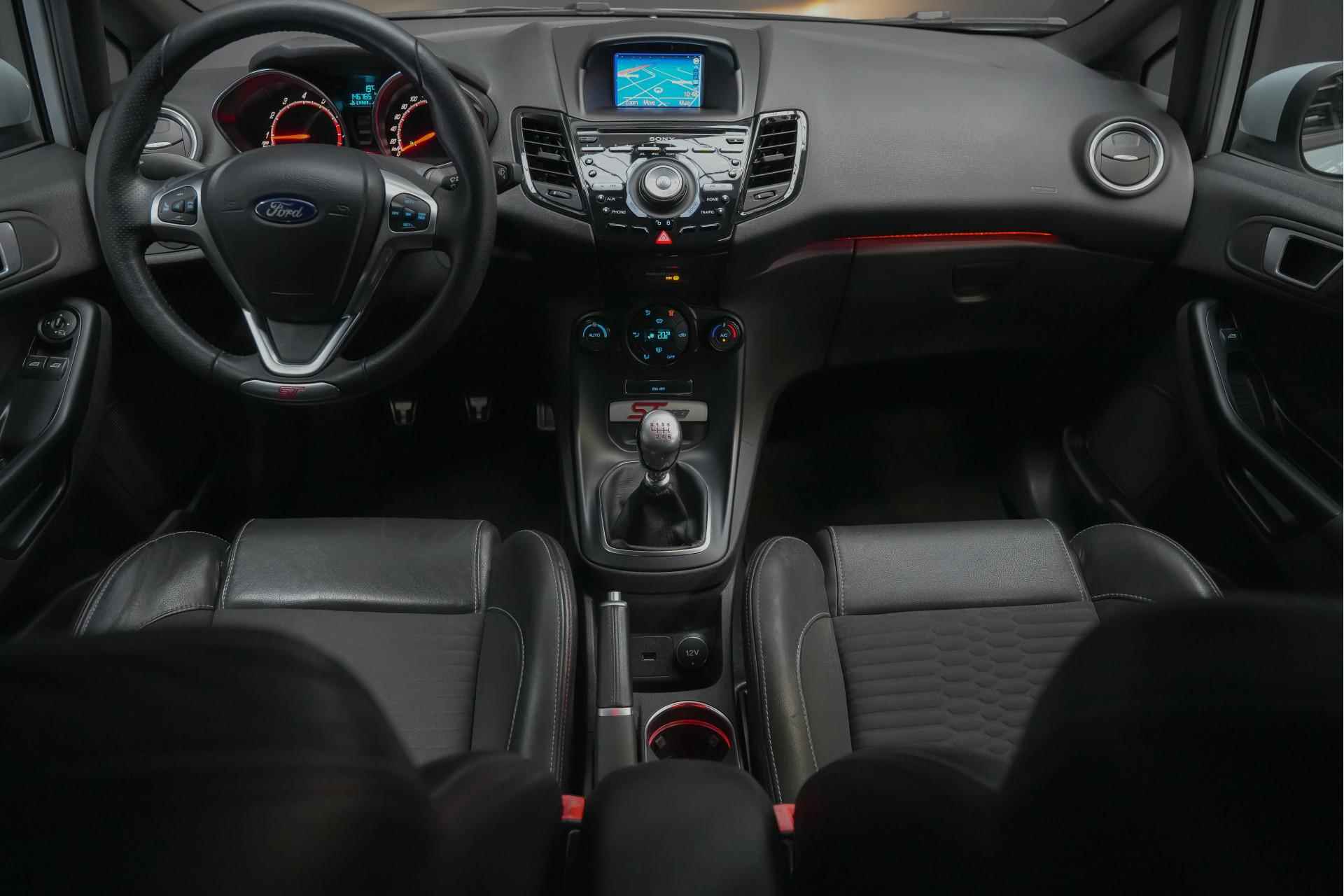 Ford Fiesta 1.6 200pk ST-200 |navigatie|keyless|camera|cruise control|winterpakket| - 4/31