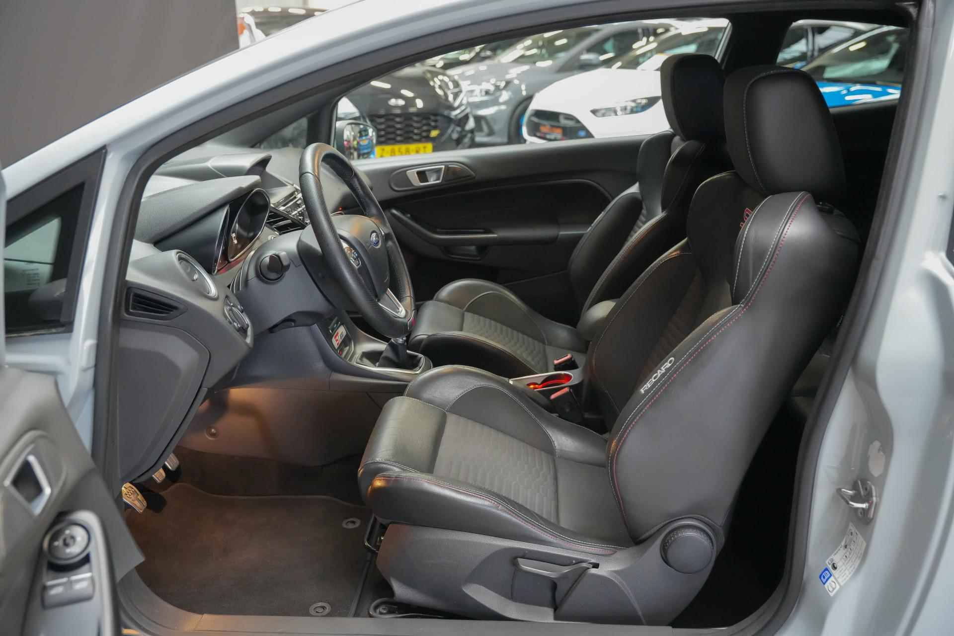 Ford Fiesta 1.6 200pk ST-200 |navigatie|keyless|camera|cruise control|winterpakket| - 24/31