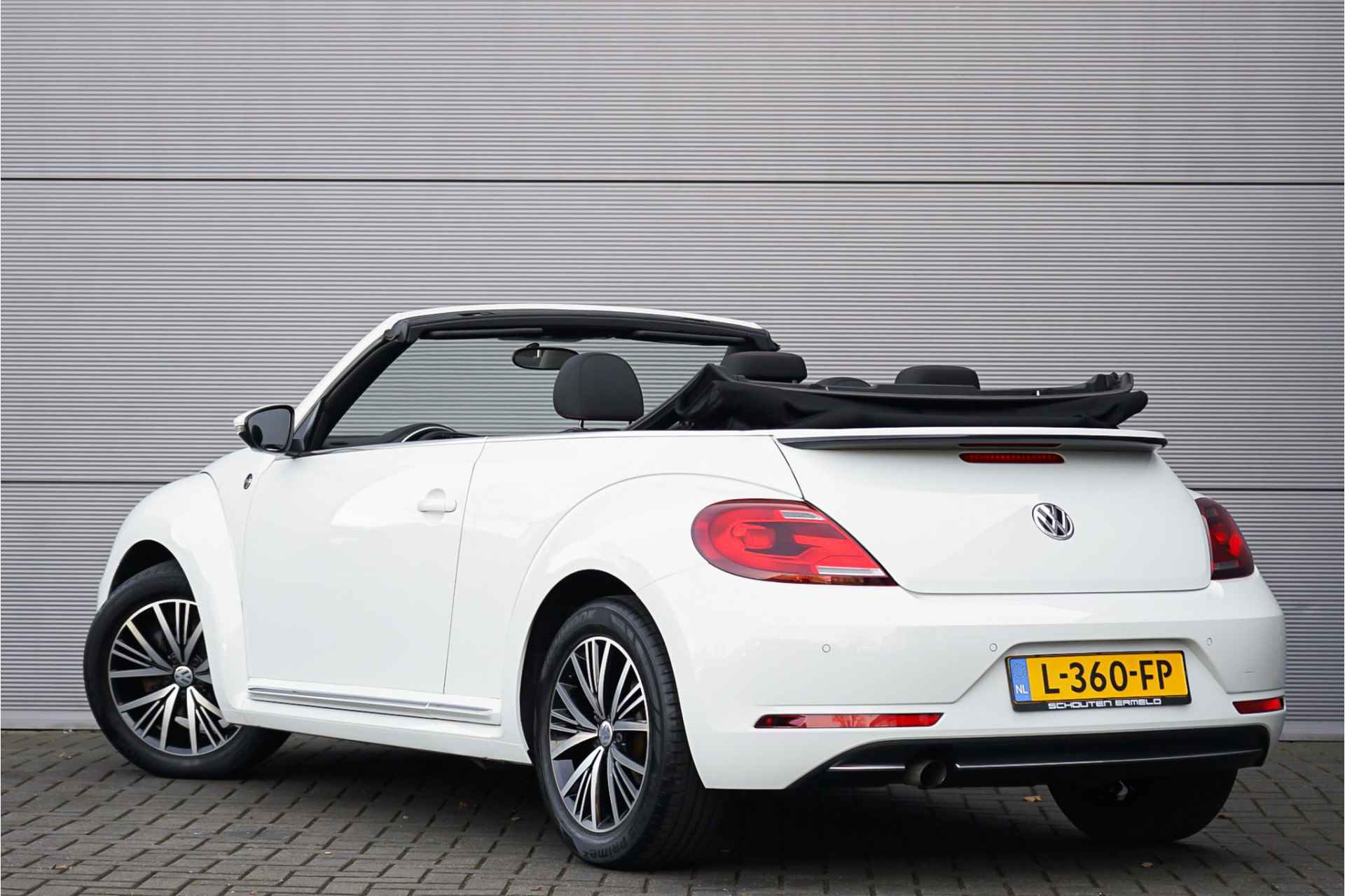 Volkswagen Beetle Cabriolet 1.2 TSI Design Aut Navi CarPlay Stoelverw - 16/45