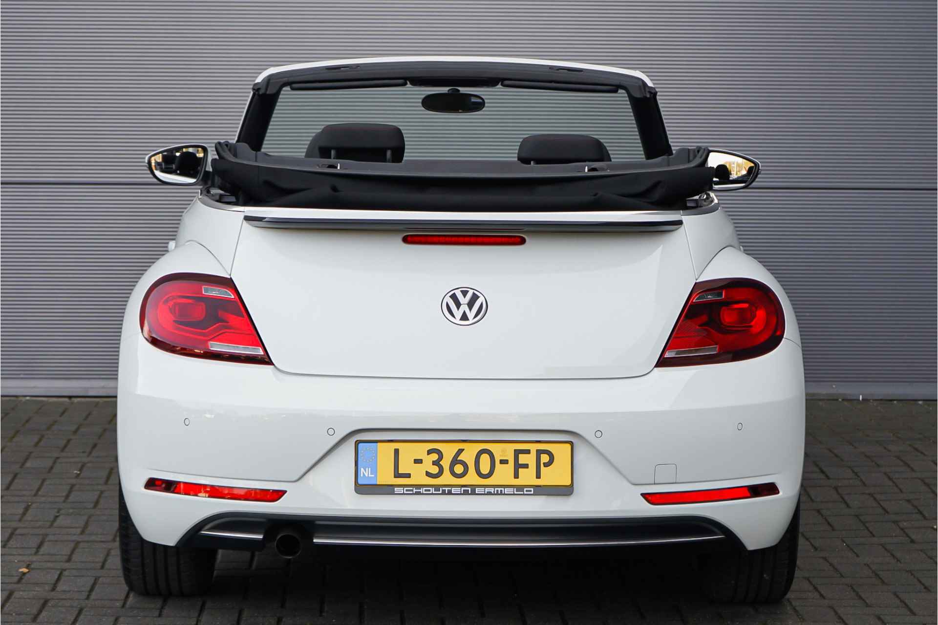 Volkswagen Beetle Cabriolet 1.2 TSI Design Aut Navi CarPlay Stoelverw - 17/45