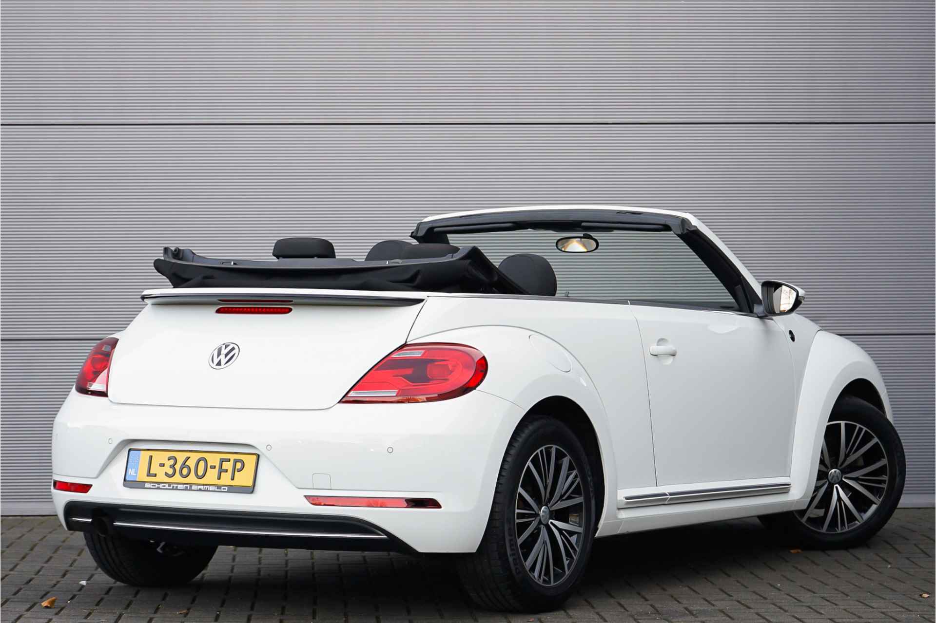 Volkswagen Beetle Cabriolet 1.2 TSI Design Aut Navi CarPlay Stoelverw - 18/45