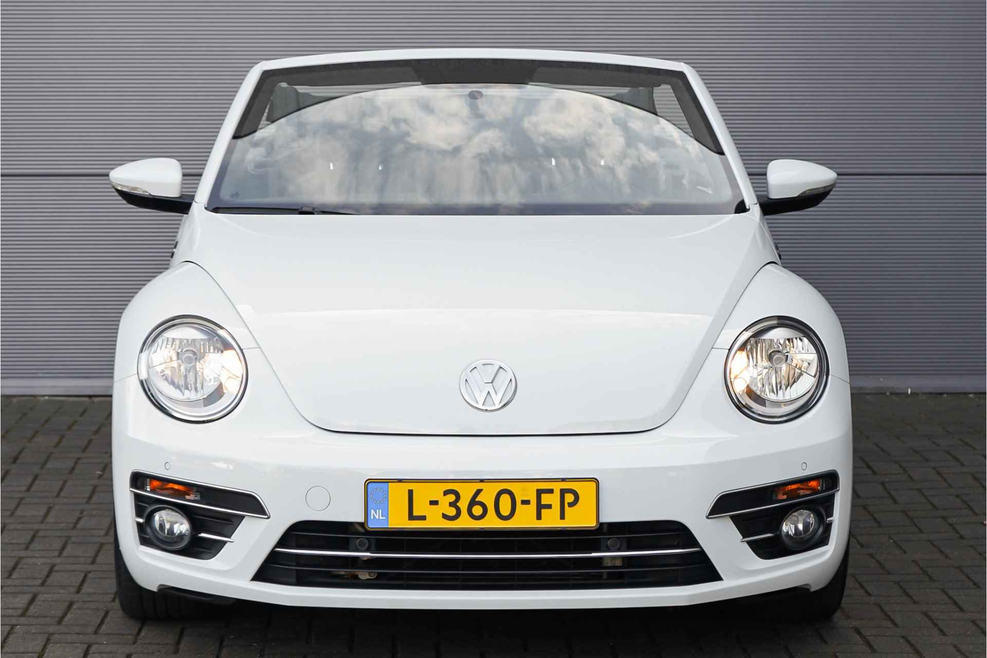 Volkswagen Beetle Cabriolet 1.2 TSI Design Aut Navi CarPlay Stoelverw - 19/45