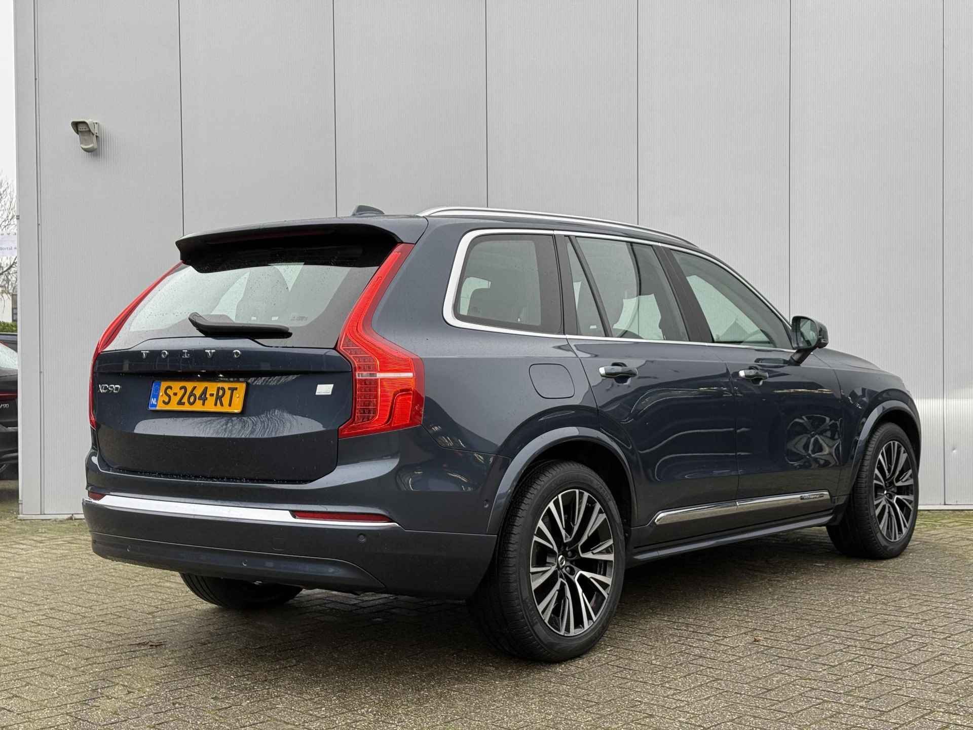 Volvo XC90 T8 AUT8 456PK Ultimate Bright, Luchtvering, Trekhaak, 360 Graden Camera, Massagefunctie In Voorstoelen, Gelaagde Zijruit, Bowers & Wilkins Audio, Panorama Dak, Electronic Climate Control, Navigatiesysteem, Parkeersensoren, Draadloze Telefoonoplader - 2/37