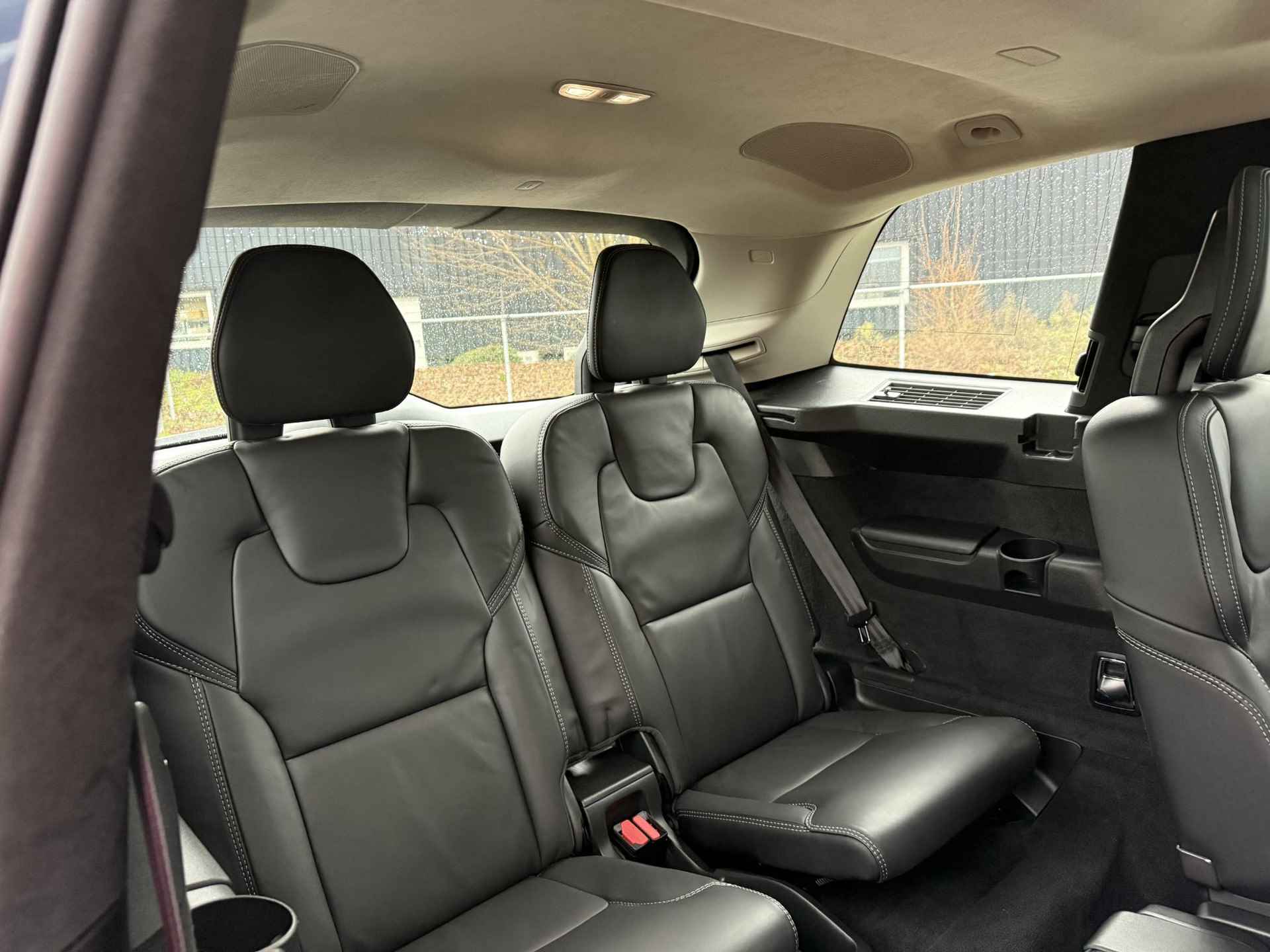 Volvo XC90 T8 AUT8 456PK Ultimate Bright, Luchtvering, Trekhaak, 360 Graden Camera, Massagefunctie In Voorstoelen, Gelaagde Zijruit, Bowers & Wilkins Audio, Panorama Dak, Electronic Climate Control, Navigatiesysteem, Parkeersensoren, Draadloze Telefoonoplader - 7/37