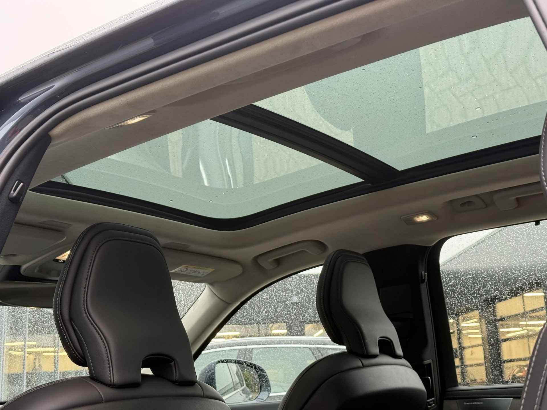 Volvo XC90 T8 AUT8 456PK Ultimate Bright, Luchtvering, Trekhaak, 360 Graden Camera, Massagefunctie In Voorstoelen, Gelaagde Zijruit, Bowers & Wilkins Audio, Panorama Dak, Electronic Climate Control, Navigatiesysteem, Parkeersensoren, Draadloze Telefoonoplader - 11/37