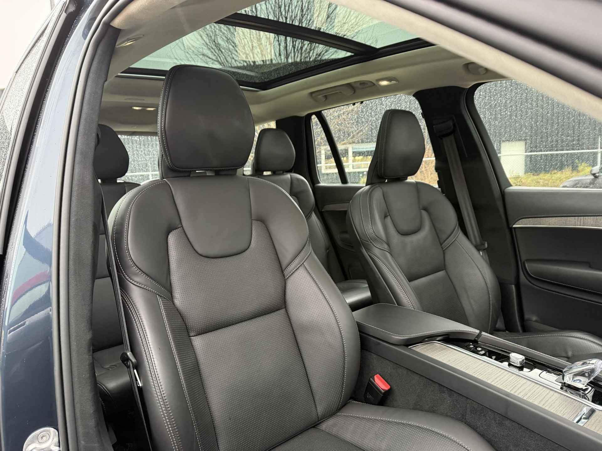 Volvo XC90 T8 AUT8 456PK Ultimate Bright, Luchtvering, Trekhaak, 360 Graden Camera, Massagefunctie In Voorstoelen, Gelaagde Zijruit, Bowers & Wilkins Audio, Panorama Dak, Electronic Climate Control, Navigatiesysteem, Parkeersensoren, Draadloze Telefoonoplader - 12/37