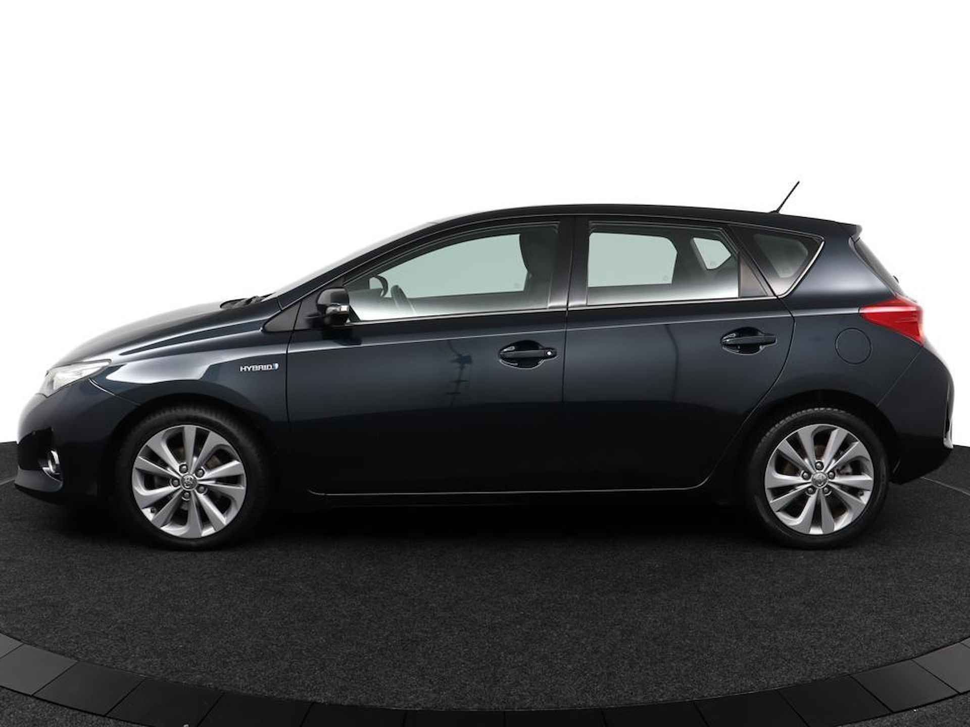 Toyota Auris 1.8 Hybrid Dynamic | All Season Banden | Parkeersensoren | Smart entry | Cruise control | - 3/53