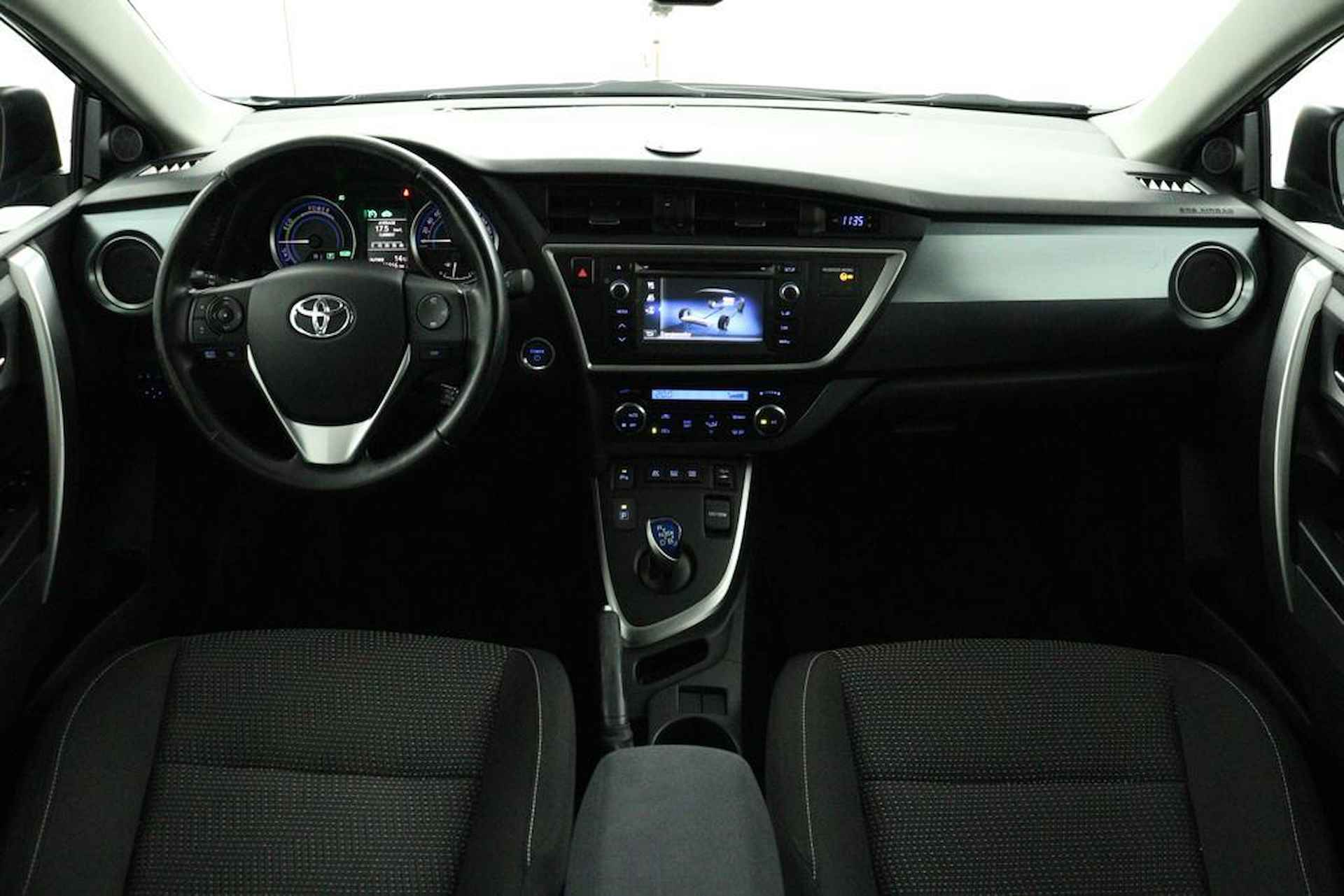 Toyota Auris 1.8 Hybrid Dynamic | All Season Banden | Parkeersensoren | Smart entry | Cruise control | - 4/53