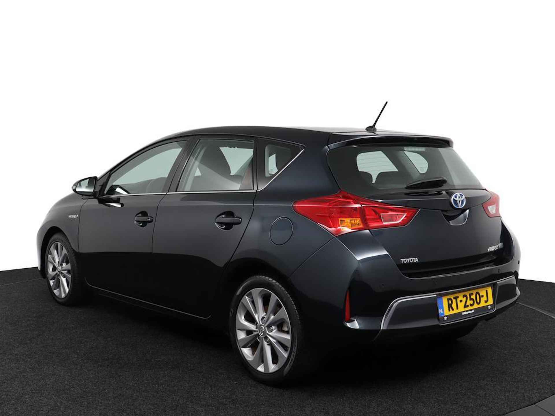 Toyota Auris 1.8 Hybrid Dynamic | All Season Banden | Parkeersensoren | Smart entry | Cruise control | - 12/53