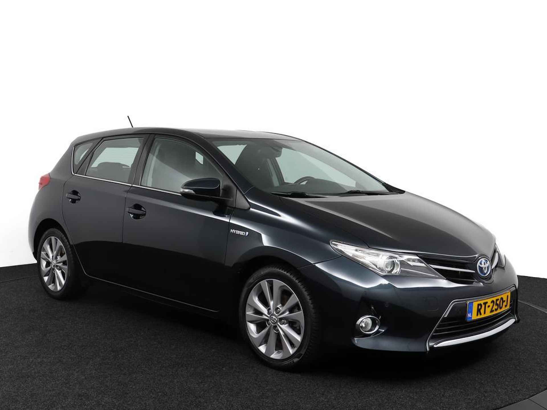 Toyota Auris 1.8 Hybrid Dynamic | All Season Banden | Parkeersensoren | Smart entry | Cruise control | - 14/53