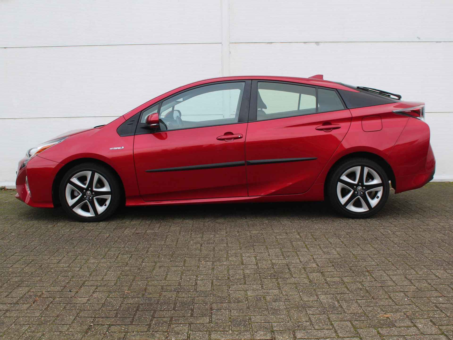 Toyota Prius 1.8 Dynamic Hybrid / Achteruitrijcamera / Navigatie + Apple Carplay/Android Auto / Climate Control / Cruise Control Adaptief / Stoelverwarming Voor / - 8/44