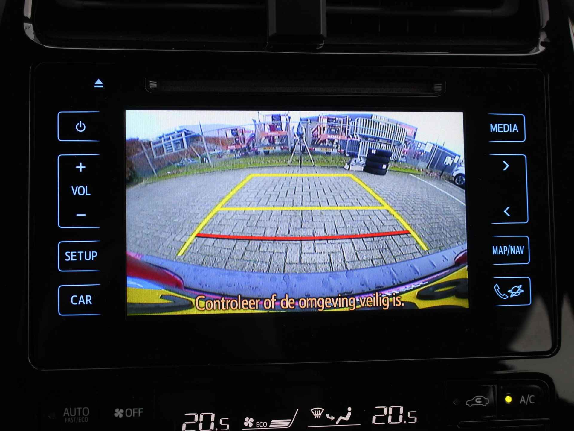 Toyota Prius 1.8 Dynamic Hybrid / Achteruitrijcamera / Navigatie + Apple Carplay/Android Auto / Climate Control / Cruise Control Adaptief / Stoelverwarming Voor / - 12/44