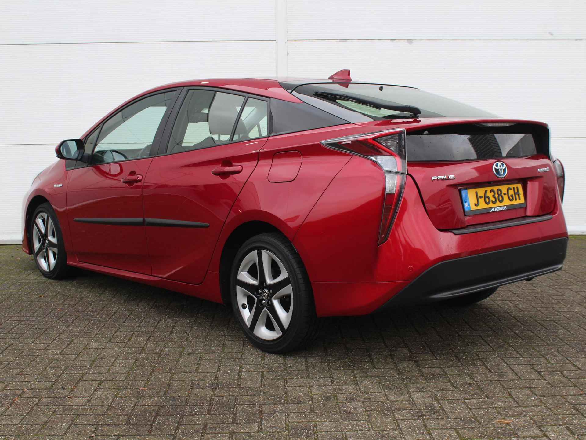 Toyota Prius 1.8 Dynamic Hybrid / Achteruitrijcamera / Navigatie + Apple Carplay/Android Auto / Climate Control / Cruise Control Adaptief / Stoelverwarming Voor / - 15/44