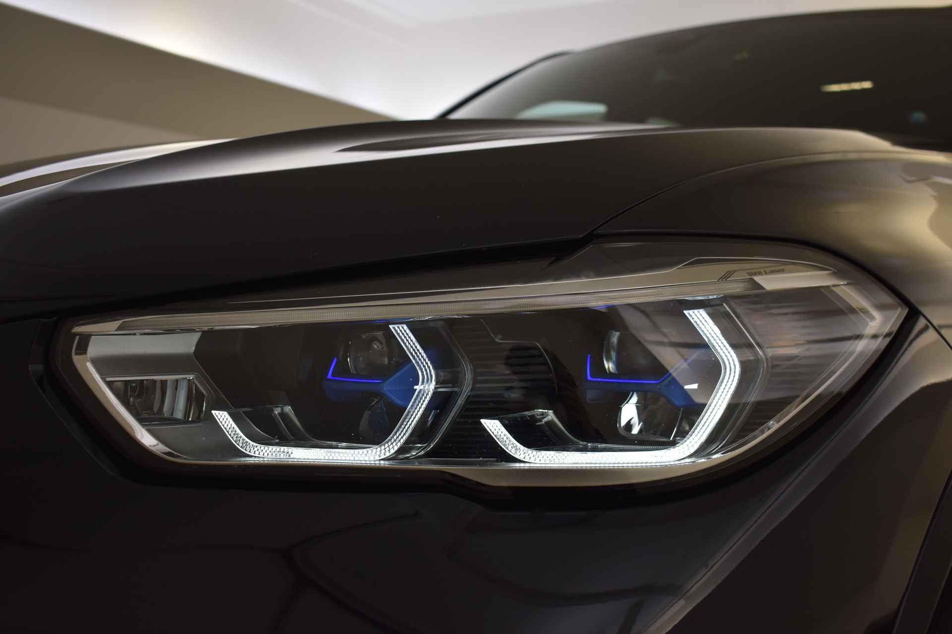 BMW X5 xDrive45e High Executive M Sport Automaat / Trekhaak / Laserlight / Parking Assistant Plus / Adaptief onderstel / Comfortstoelen / Live Cockpit Professional - 48/55