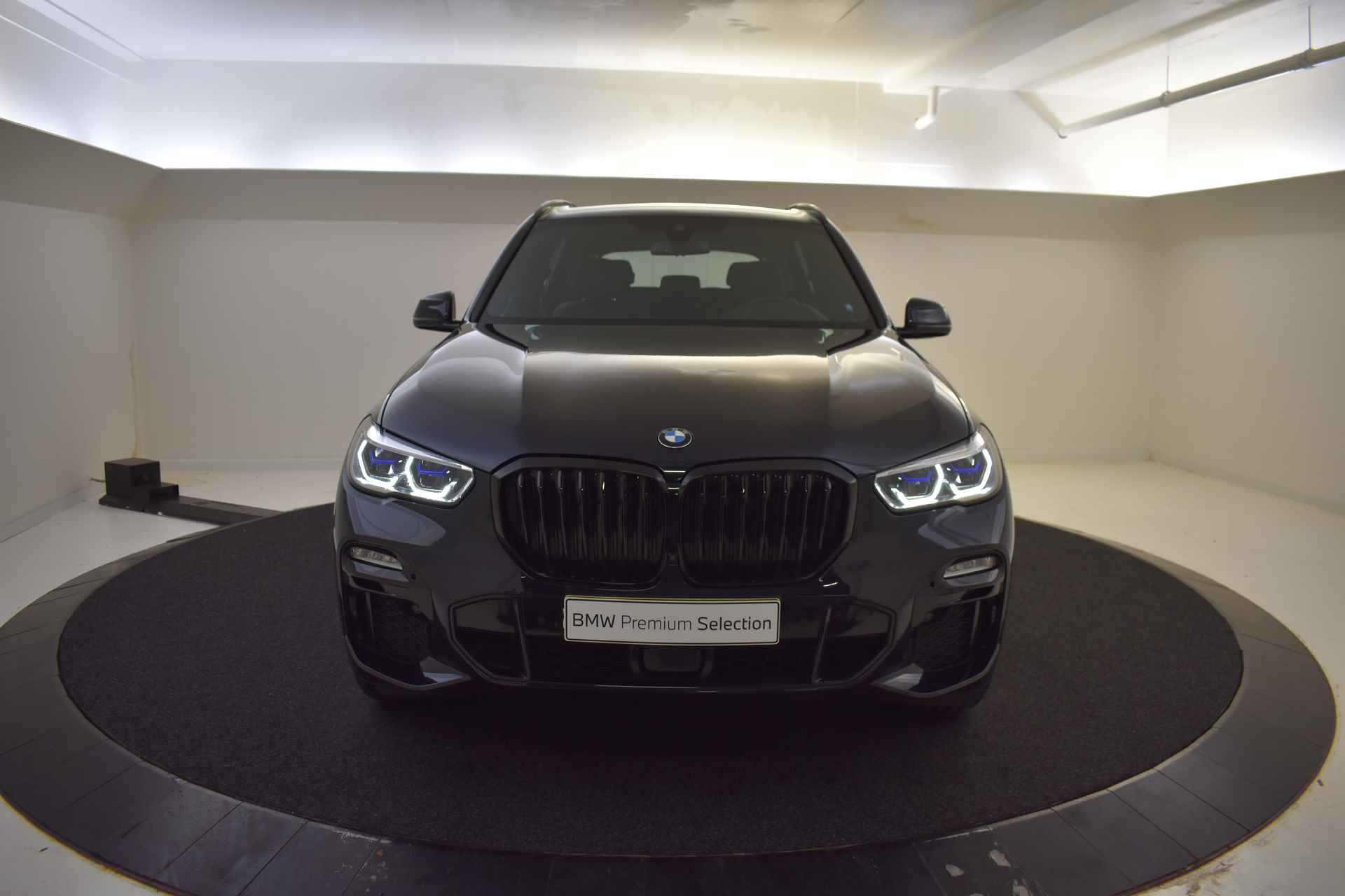 BMW X5 xDrive45e High Executive M Sport Automaat / Trekhaak / Laserlight / Parking Assistant Plus / Adaptief onderstel / Comfortstoelen / Live Cockpit Professional - 50/55