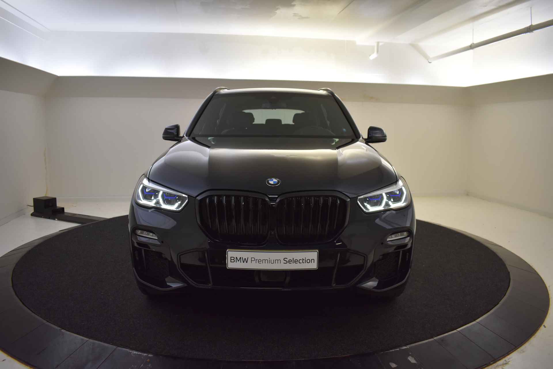 BMW X5 xDrive45e High Executive M Sport Automaat / Trekhaak / Laserlight / Parking Assistant Plus / Adaptief onderstel / Comfortstoelen / Live Cockpit Professional - 51/55