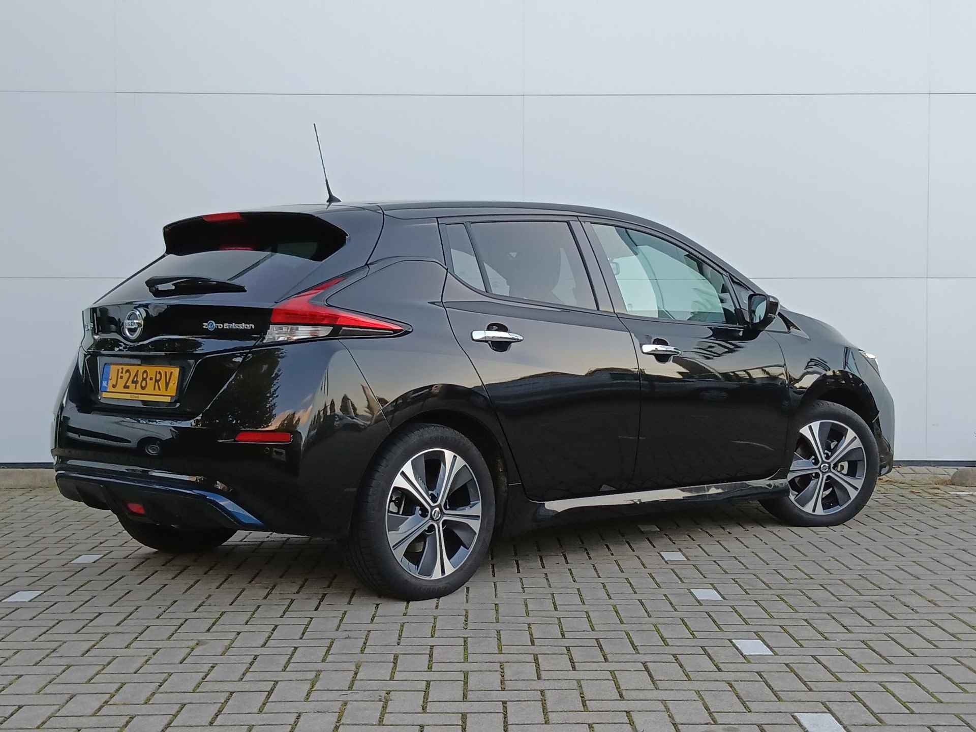 Nissan LEAF 40 kWh N-Connecta Automaat / Navigatie / Parkeersensoren V+A+Camera / Climate Control / Lichtmetalen Velgen / Lane Keeping Aid - 3/30