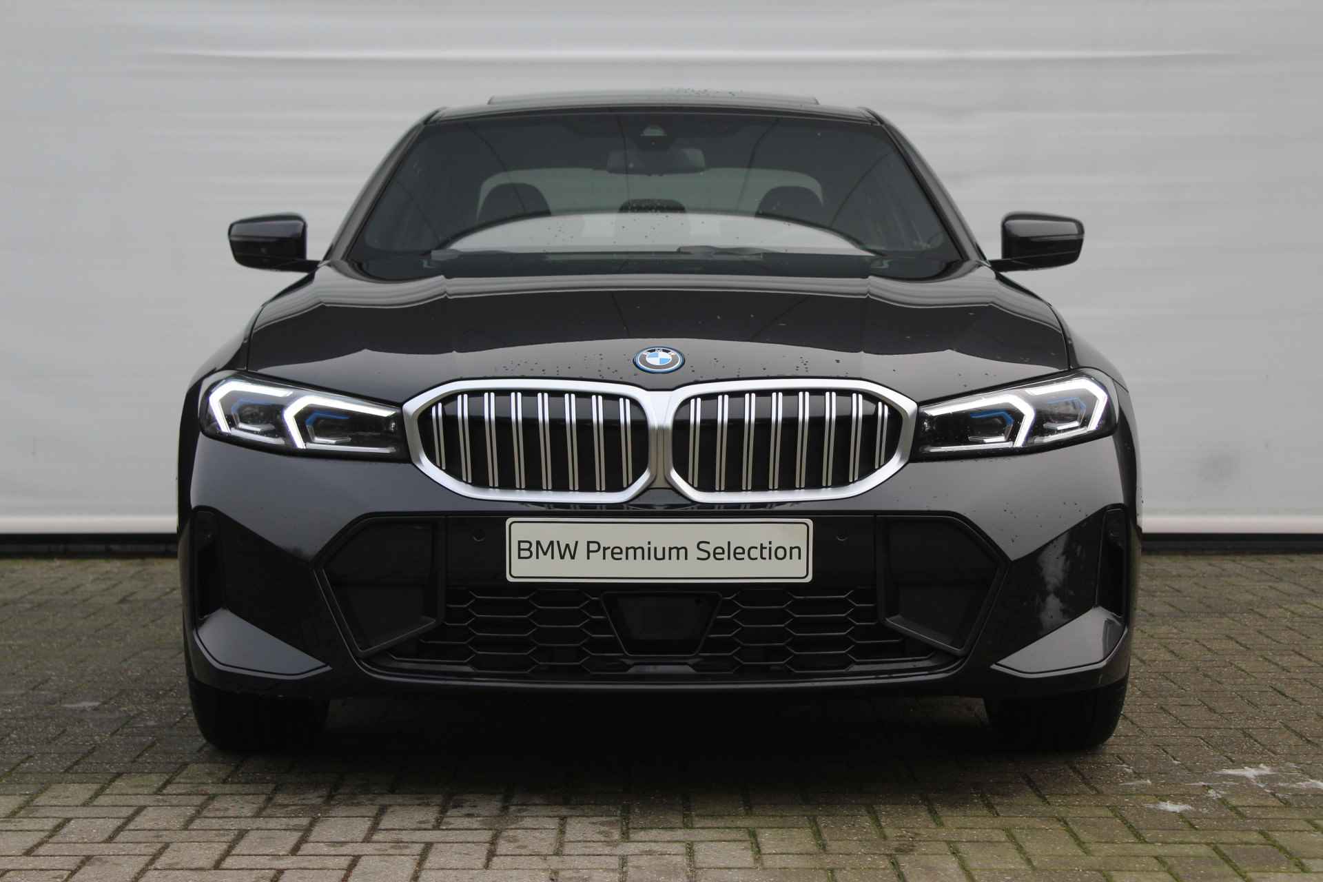 BMW 3-serie 330e xDrive High Executive M Sport Automaat / Schuif-kanteldak / Trekhaak / Comfort Access / Adaptieve LED / Active Cruise Control / Parking Assistant / Live Cockpit Professional - 8/32