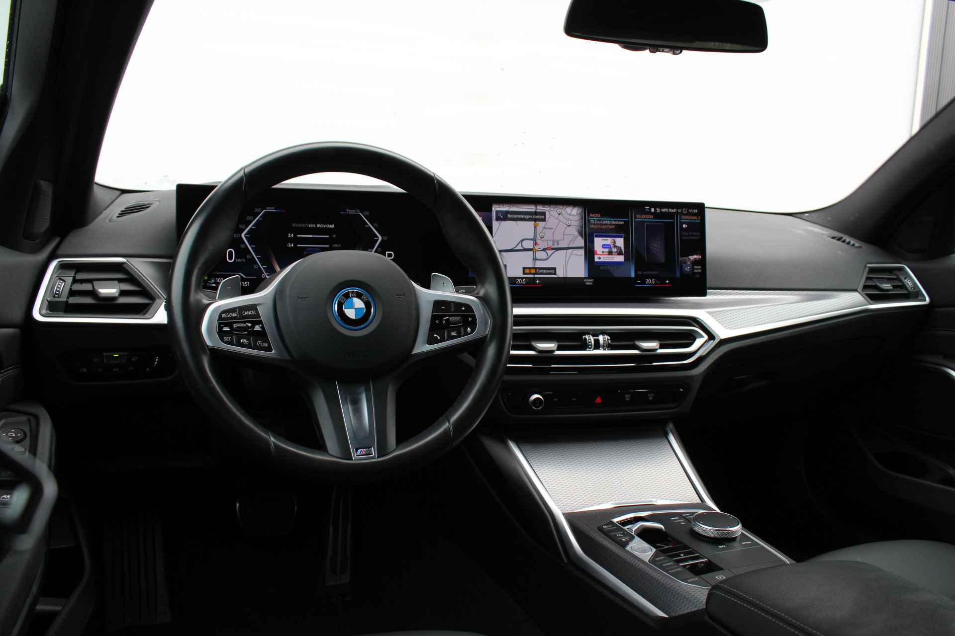 BMW 3-serie 330e xDrive High Executive M Sport Automaat / Schuif-kanteldak / Trekhaak / Comfort Access / Adaptieve LED / Active Cruise Control / Parking Assistant / Live Cockpit Professional - 10/32