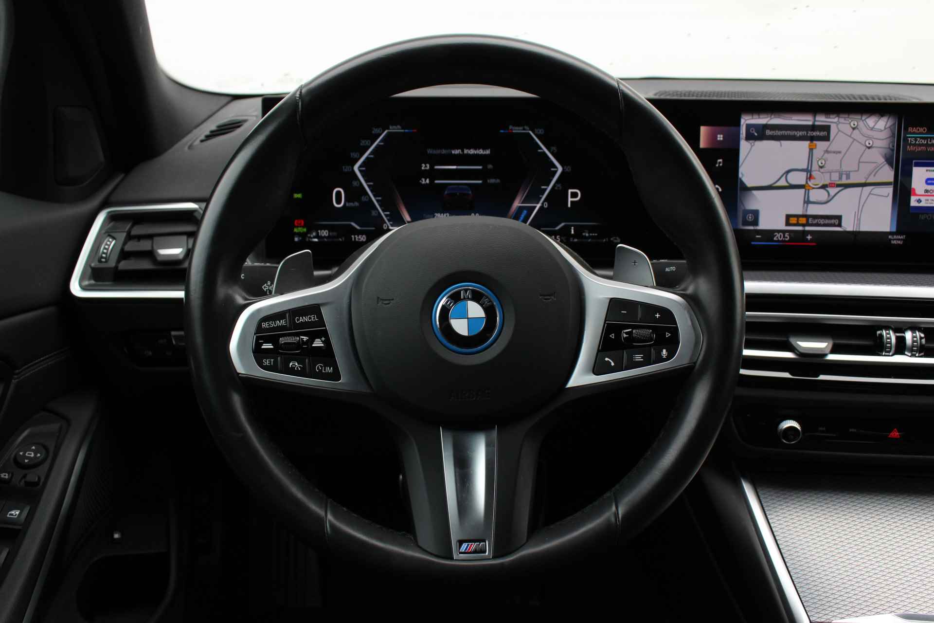 BMW 3-serie 330e xDrive High Executive M Sport Automaat / Schuif-kanteldak / Trekhaak / Comfort Access / Adaptieve LED / Active Cruise Control / Parking Assistant / Live Cockpit Professional - 15/32