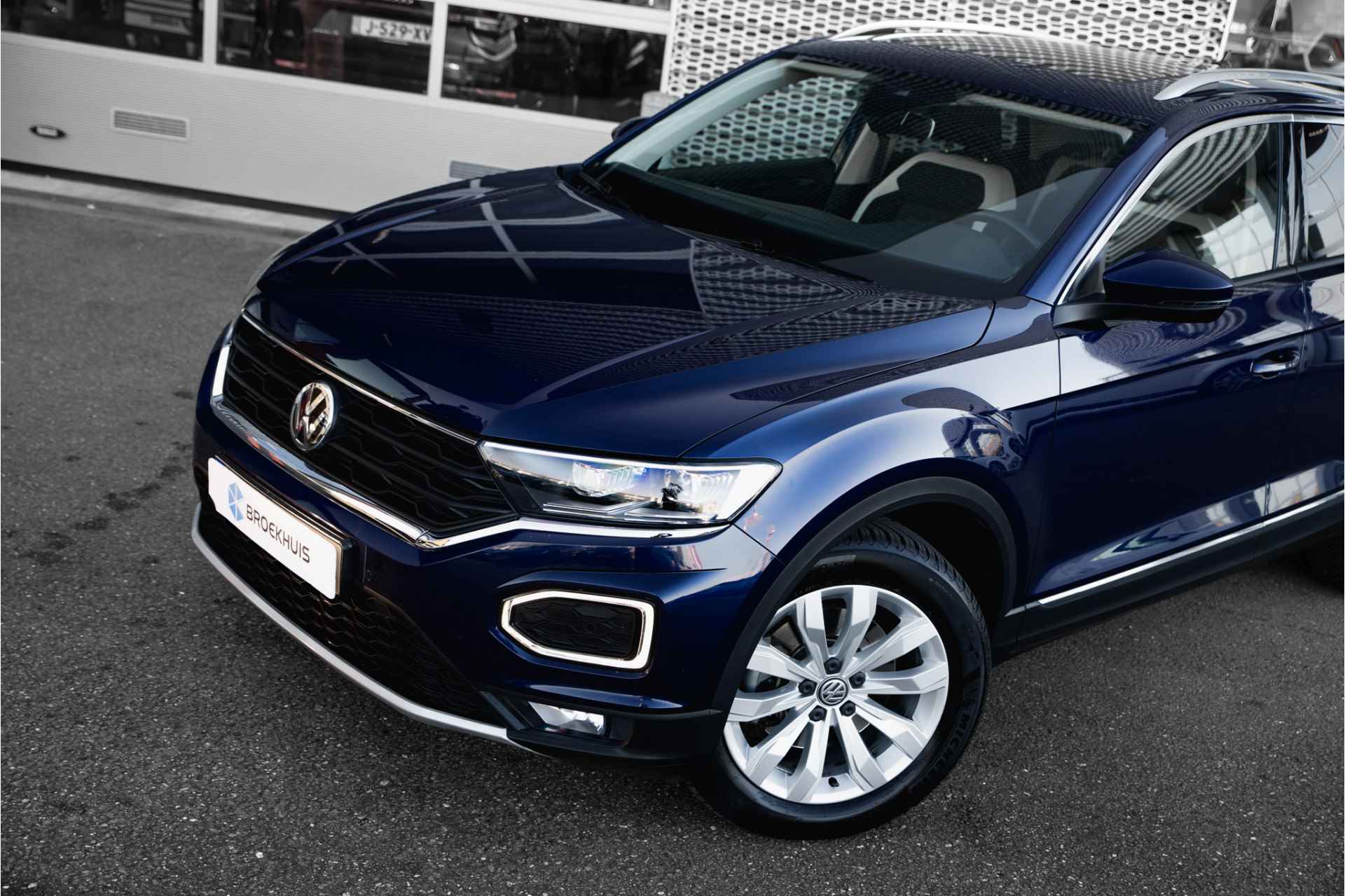 Volkswagen T-Roc Sport 2.0 140 kW / 190 pk TSI DSG 4-Motion | Trekhaak | 1e eigenaar | Camera | - 19/33