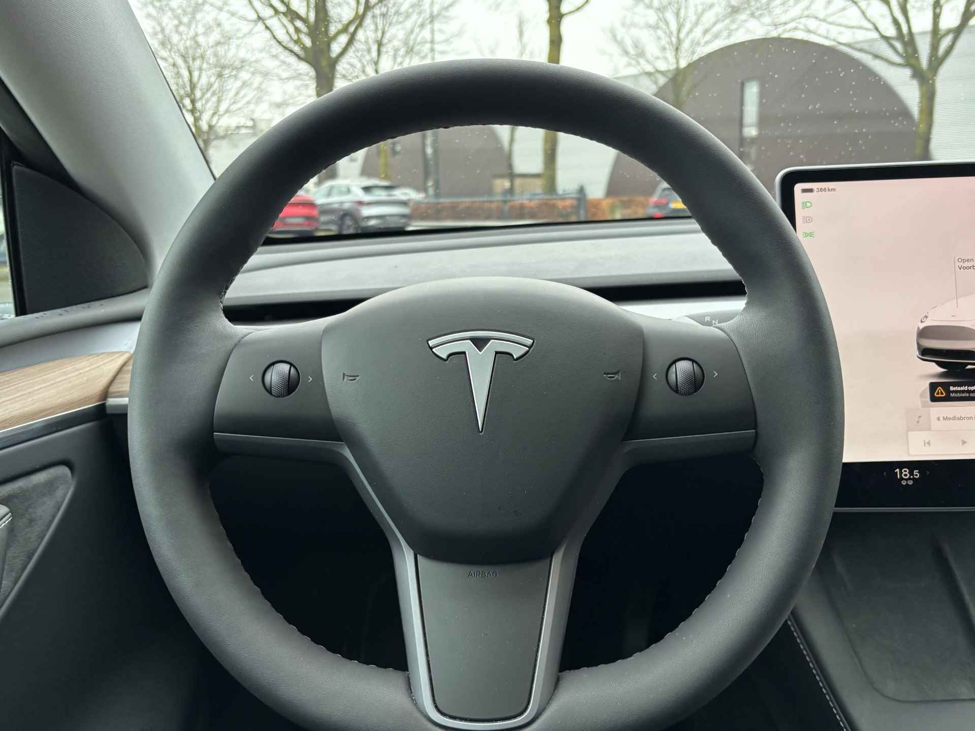 Tesla Model Y RWD 58 kWh TOP STAAT - FABRIEKSGARANTIE TOT 6-2027 - ALL SEASON BANDEN - 17/28