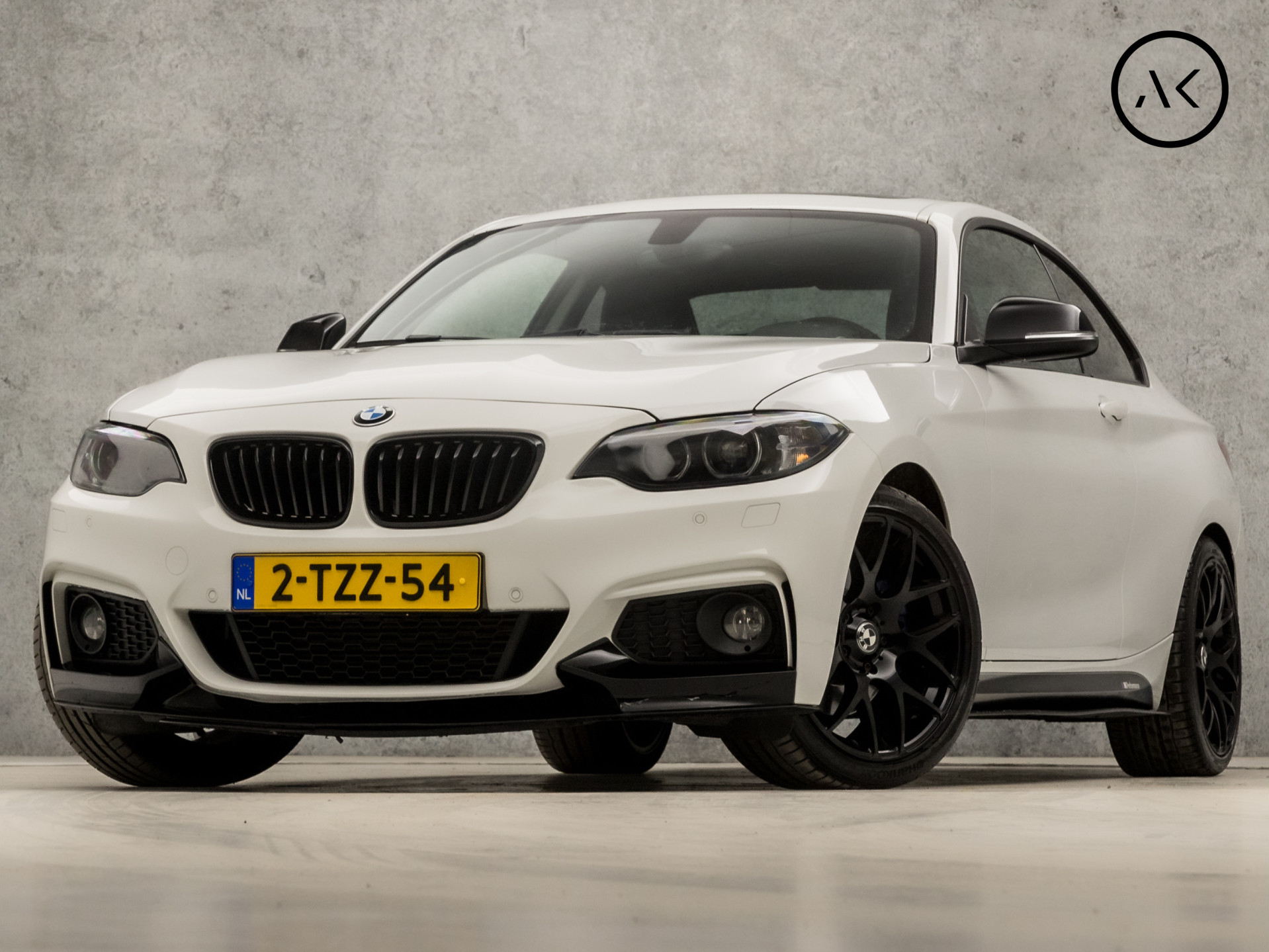 BMW 2 Serie Coupé 220i High Executive 184Pk Automaat (SCHUIFDAK, GROOT NAVI, ALCANTARA SPORTSTUUR, NAP, STOELVERWARMING, LEDEREN SPORTSTOELEN, XENON, ZWART HEMEL, CRUISE, NIEUWE APK, NIEUWSTAAT)