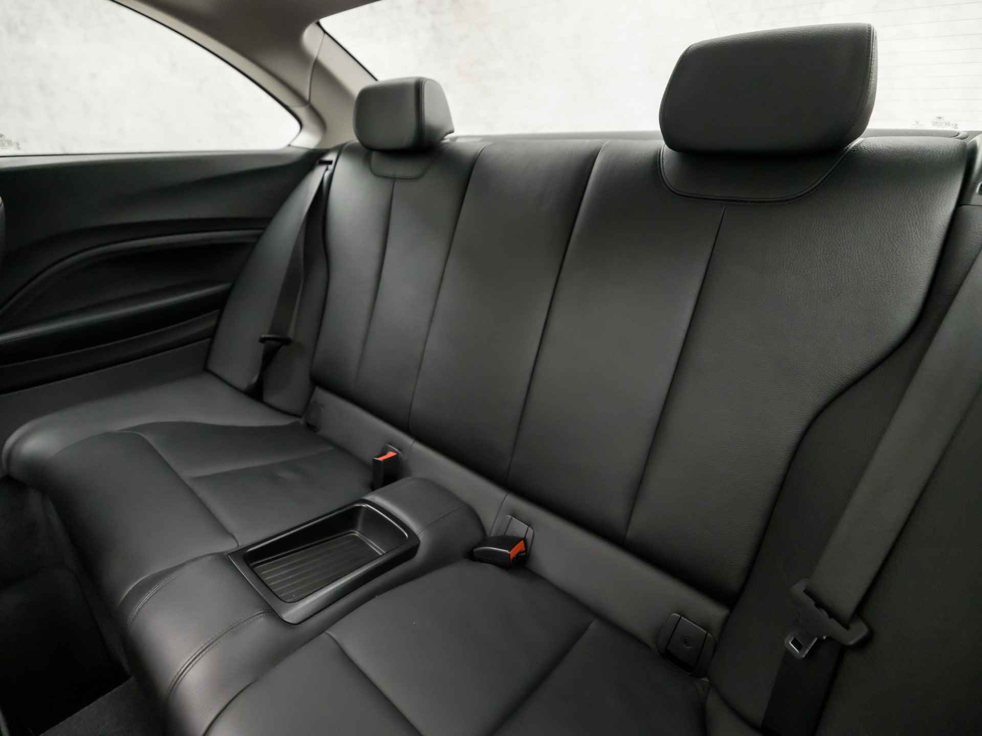 BMW 2 Serie Coupé 220i High Executive 184Pk Automaat (SCHUIFDAK, GROOT NAVI, ALCANTARA SPORTSTUUR, NAP, STOELVERWARMING, LEDEREN SPORTSTOELEN, XENON, ZWART HEMEL, CRUISE, NIEUWE APK, NIEUWSTAAT) - 16/34