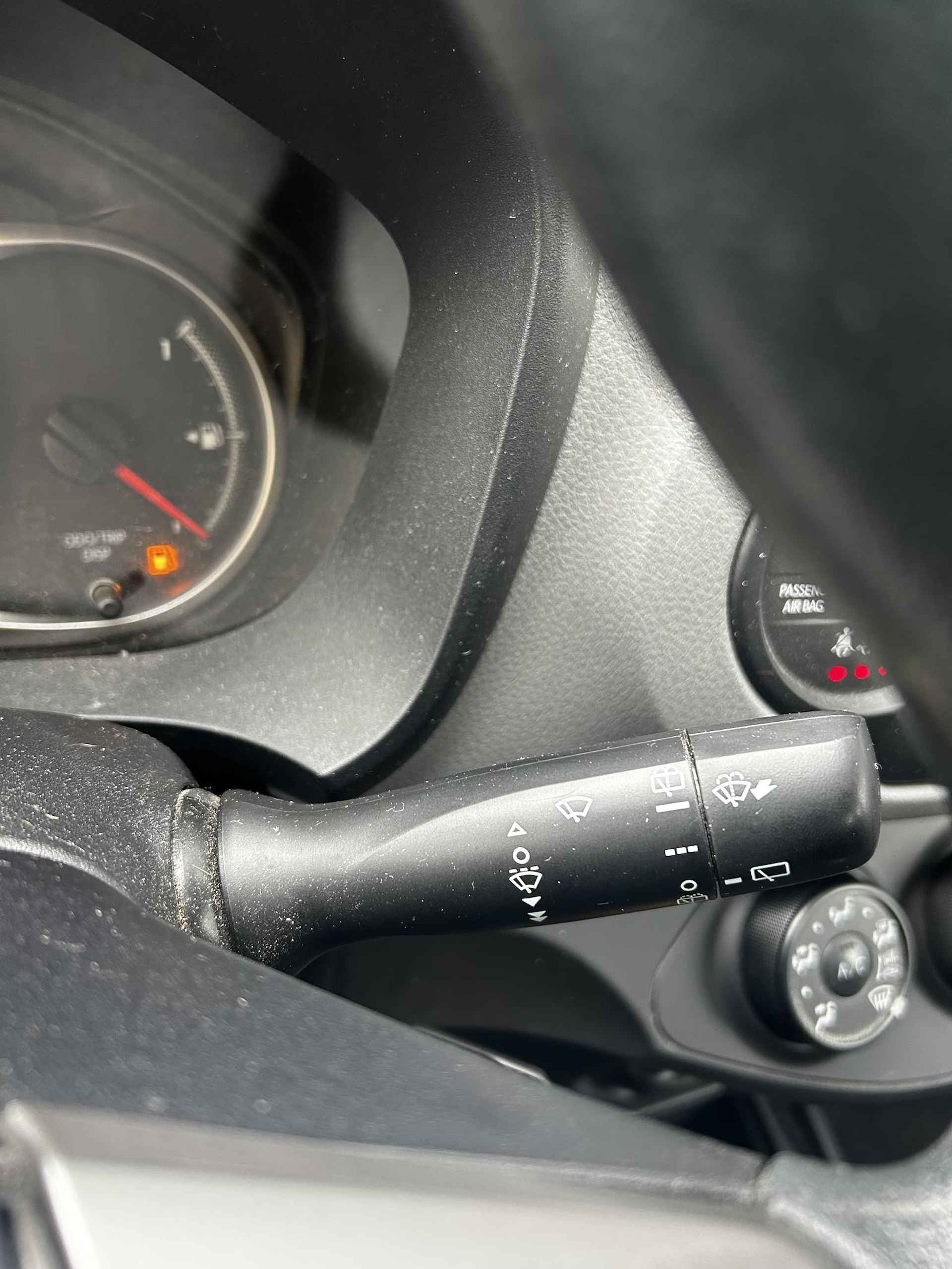 Toyota Yaris 1.0 VVT-i Now 1e  Eigenaar | Airco | Bovag garantie | NAP - 19/23