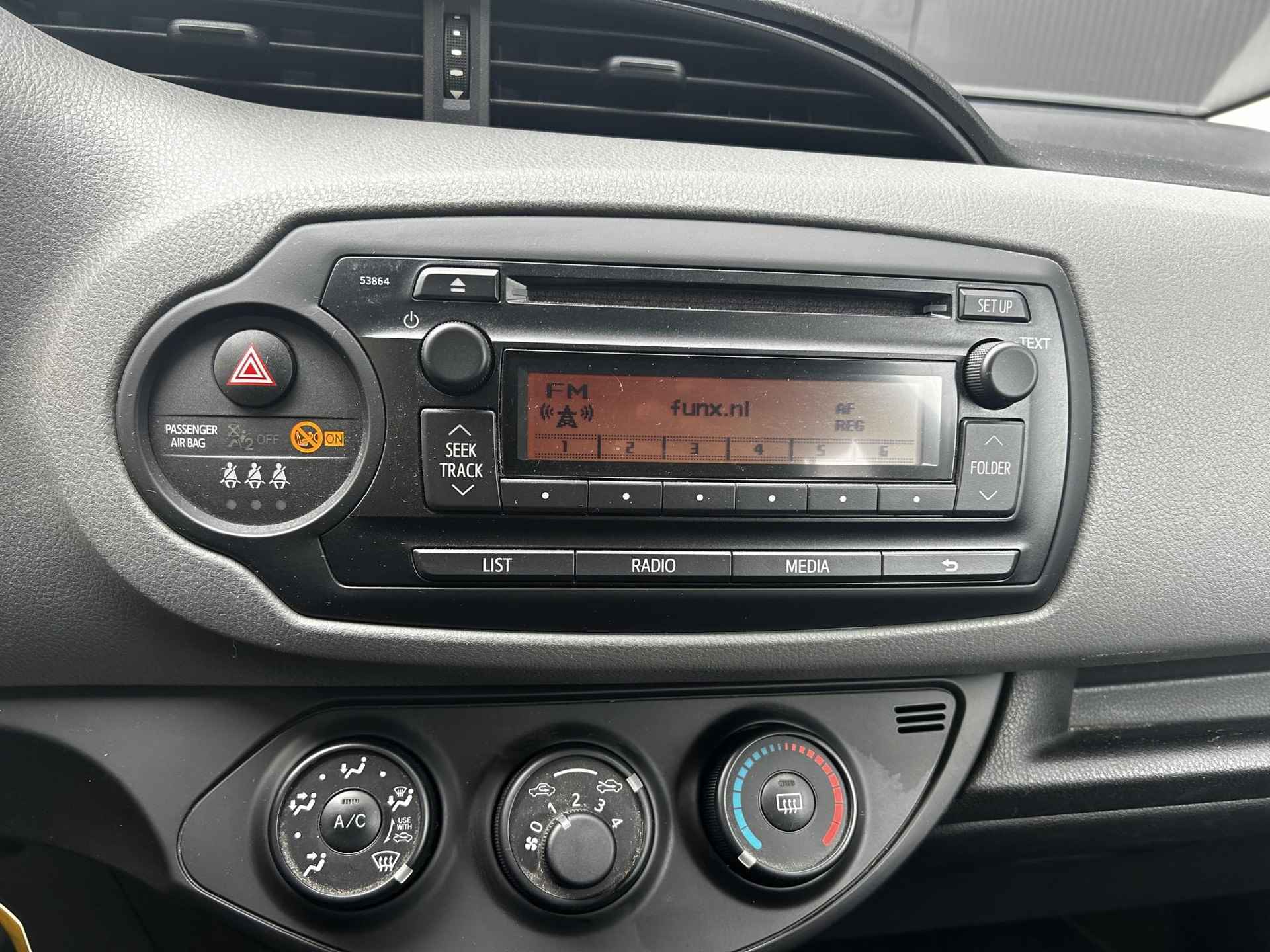 Toyota Yaris 1.0 VVT-i Now 1e  Eigenaar | Airco | Bovag garantie | NAP - 21/23