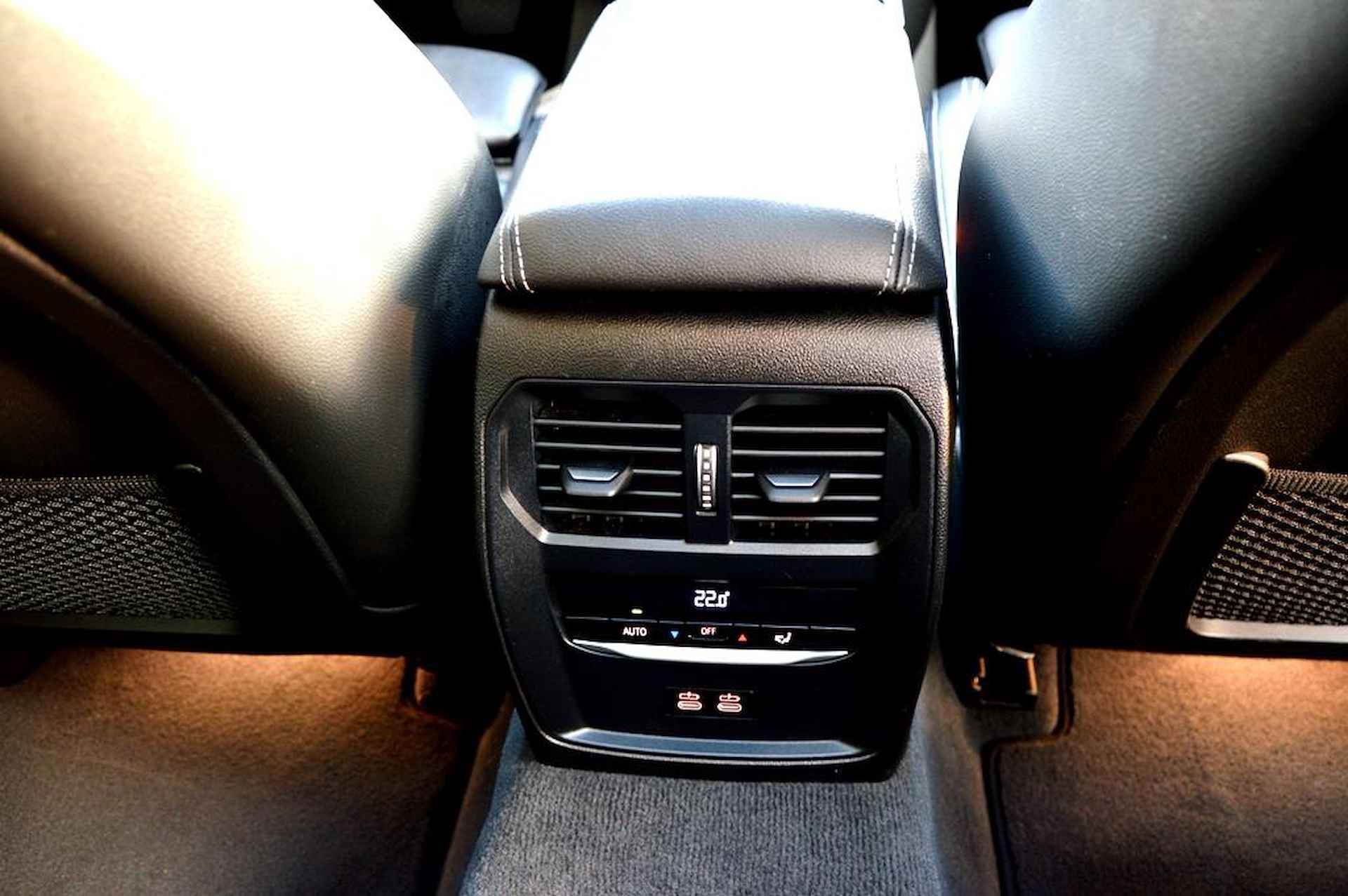 BMW 3-serie Touring 330i xDrive High Executive NAV/LEER/PANO - 34/46