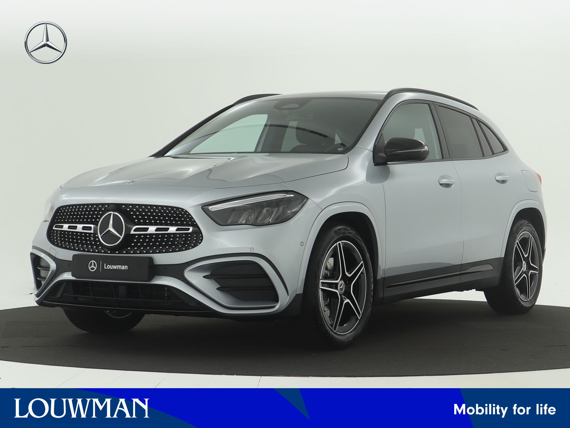 Mercedes-Benz GLA 180 Star Edition AMG Line | Trekhaak | Nightpakket | Dodehoekassistent | Parkeerpakket met achteruitrijcamera | USB-pakket plus | Keyless-Go comfortpakket | Bagageruimtepakket | EASY PACK achterklep |