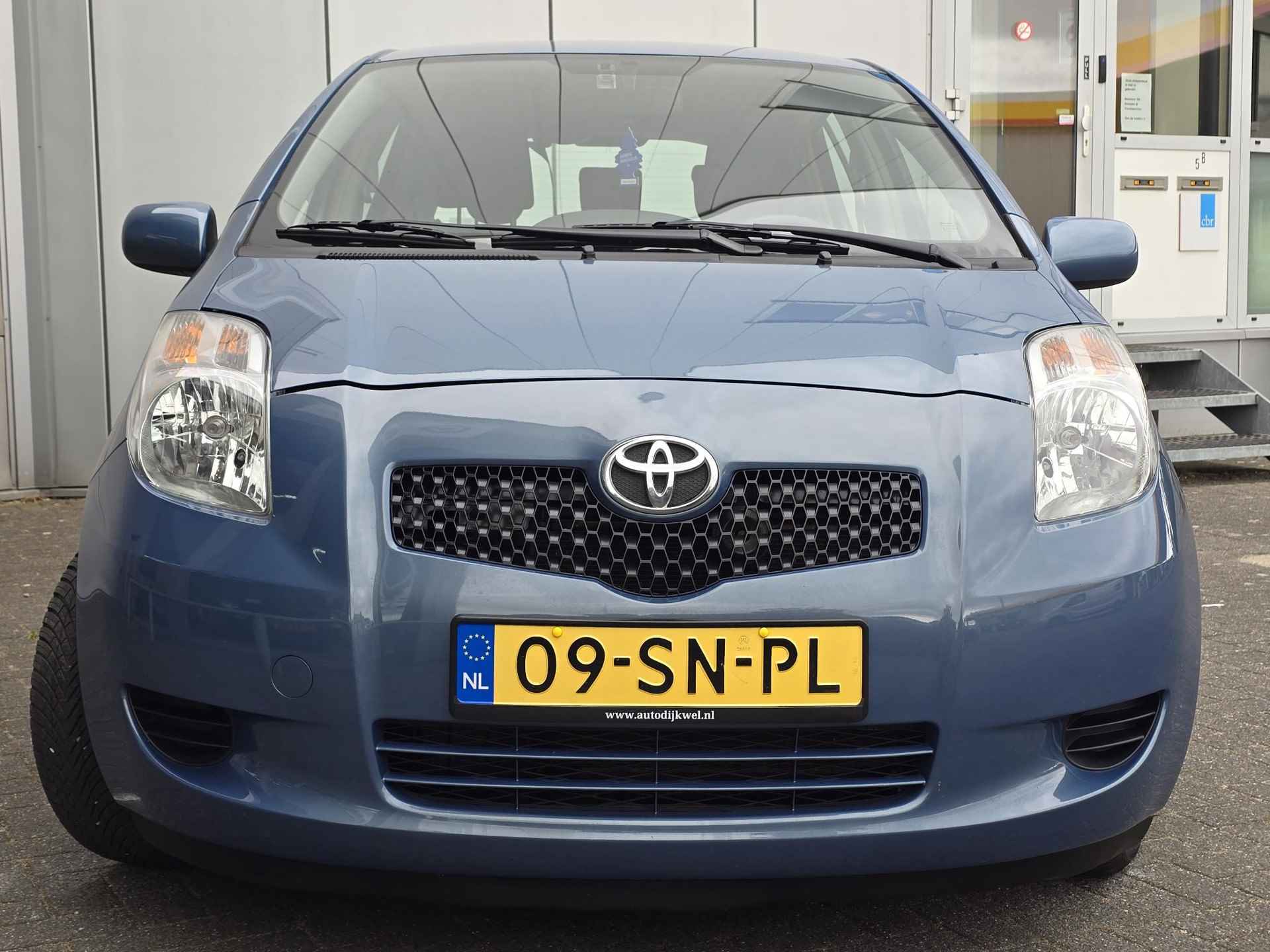 Toyota Yaris 1.3 VVTi Sol - 4/38