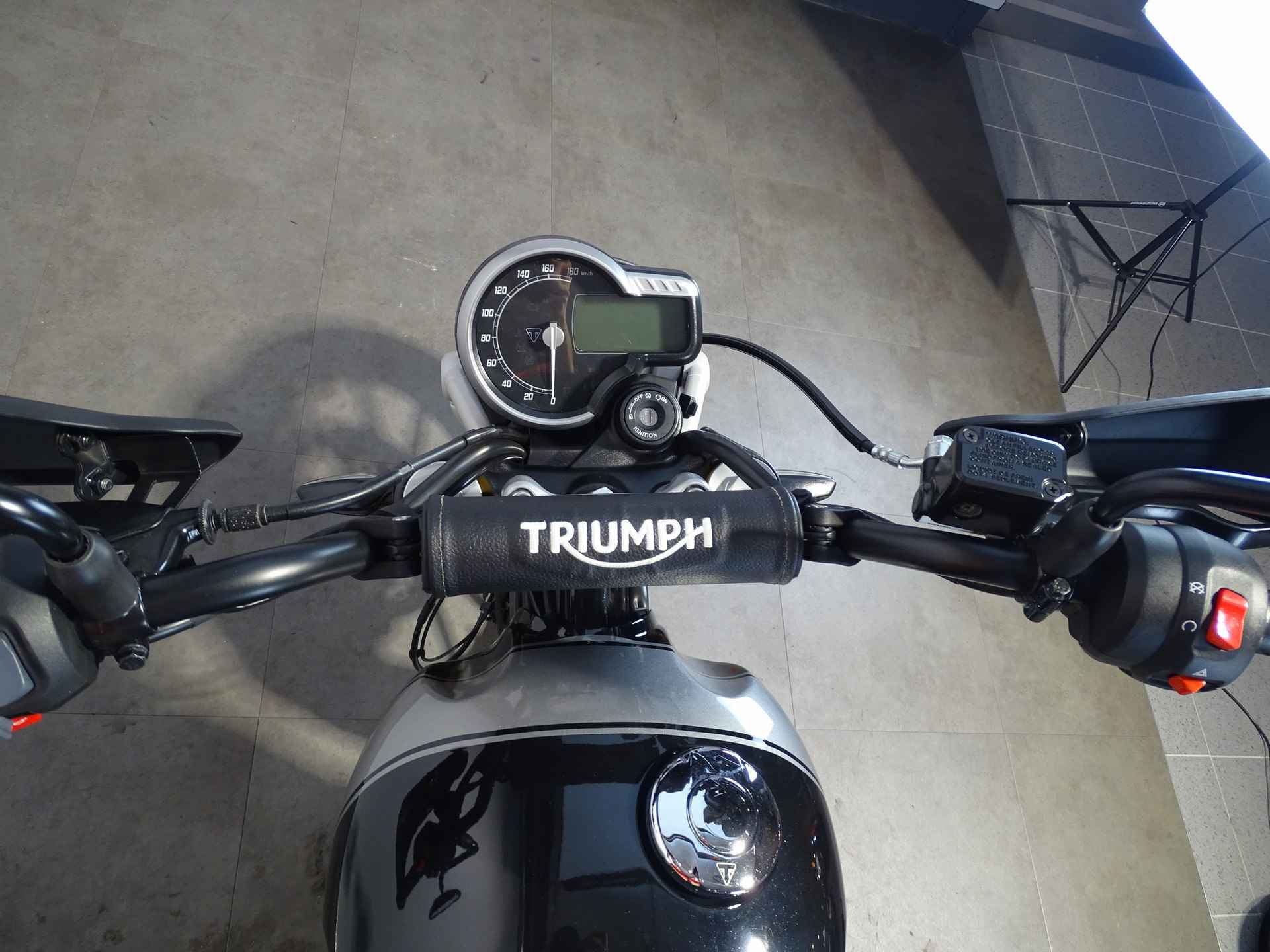 Triumph SCRAMBLER 400 X - 7/9