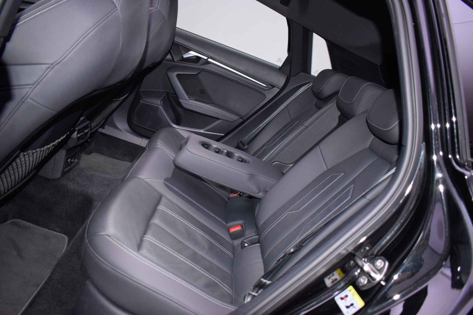 Audi S3 Sportback 2.0TFSI S3 310Pk Quattro PANO/FULL LED/DIGIDASH/CAMERA/CARPLAY/LEDER/STOELVERW./DAB+/PARK ASSIST/LMV 19'' - 11/25