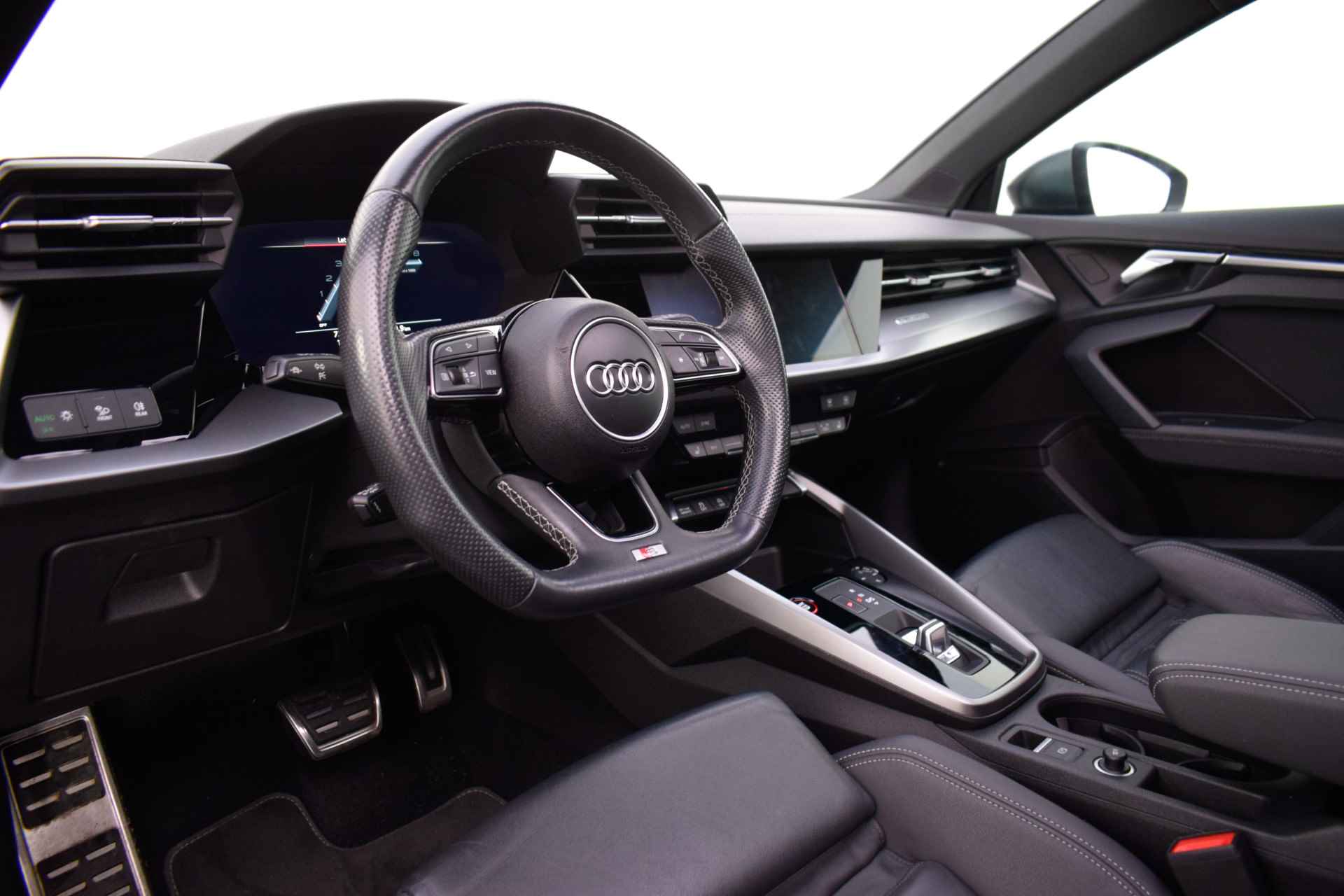 Audi S3 Sportback 2.0TFSI S3 310Pk Quattro PANO/FULL LED/DIGIDASH/CAMERA/CARPLAY/LEDER/STOELVERW./DAB+/PARK ASSIST/LMV 19'' - 16/25