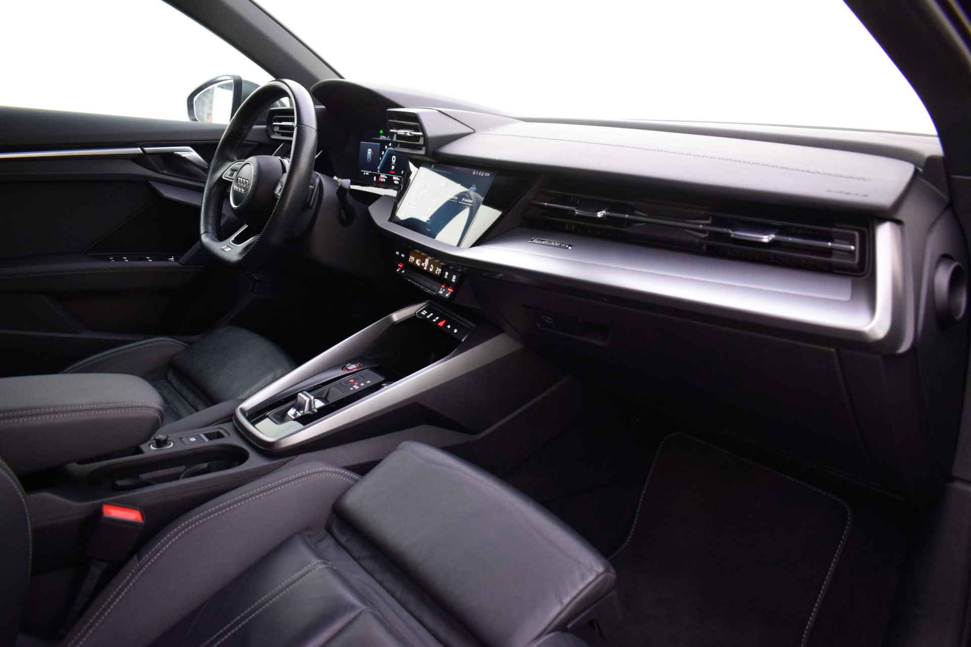 Audi S3 Sportback 2.0TFSI S3 310Pk Quattro PANO/FULL LED/DIGIDASH/CAMERA/CARPLAY/LEDER/STOELVERW./DAB+/PARK ASSIST/LMV 19'' - 21/25