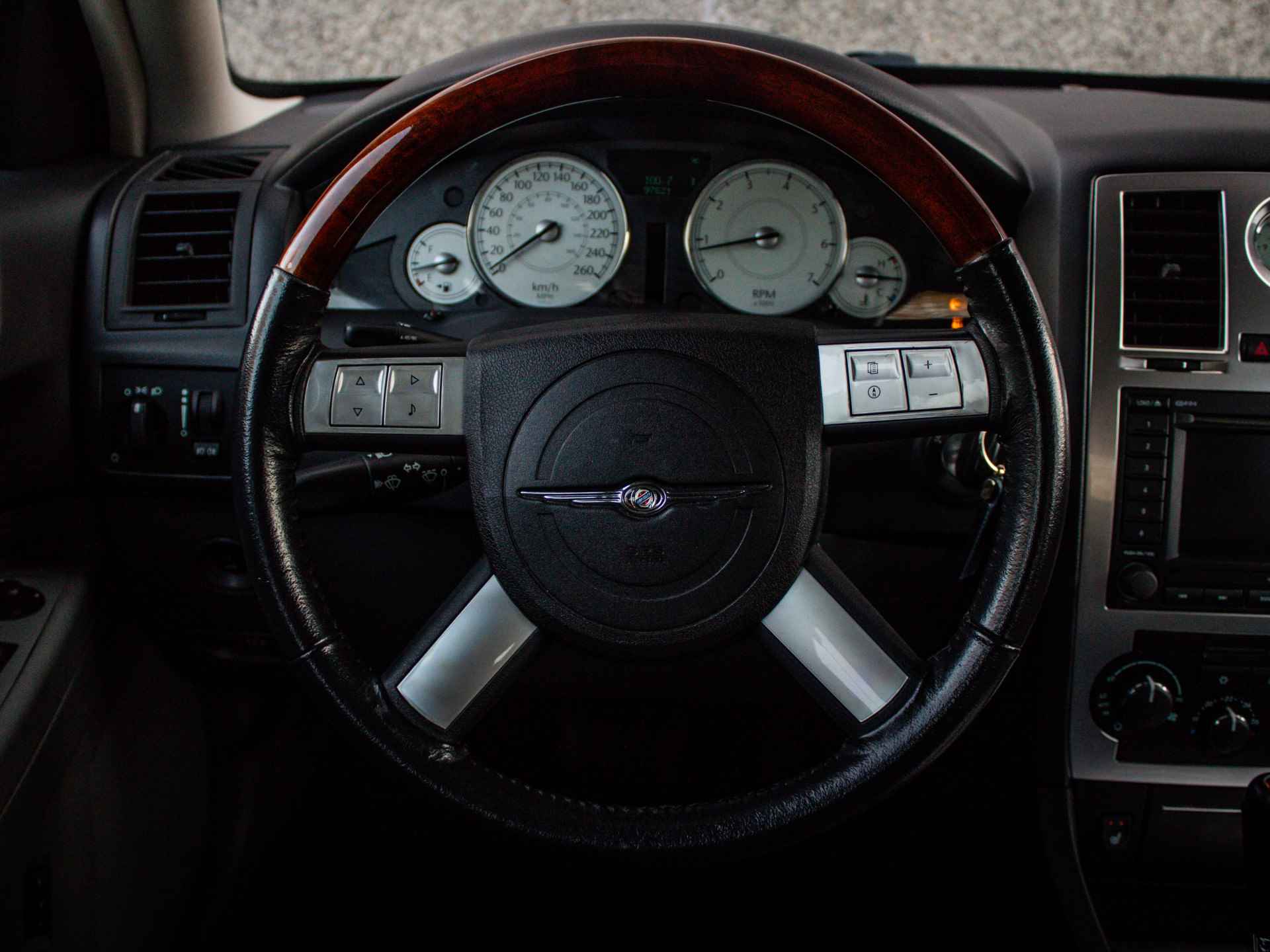 Chrysler 300C 5.7 V8 HEMI |Stoelverwarming |Navigatie |Cruise Control |Dual Climate Control |Memory Seats | - 8/41