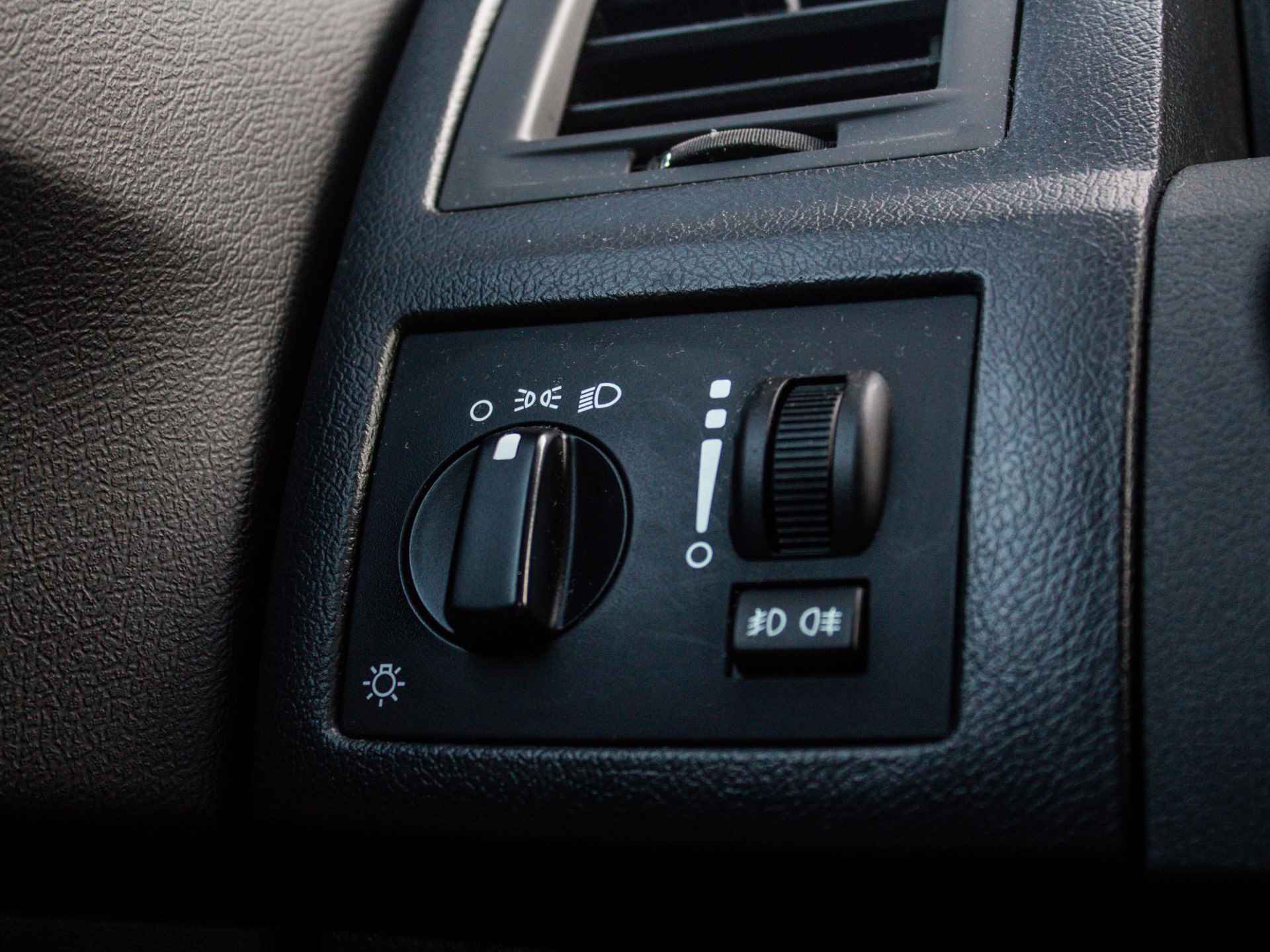Chrysler 300C 5.7 V8 HEMI |Stoelverwarming |Navigatie |Cruise Control |Dual Climate Control |Memory Seats | - 14/41