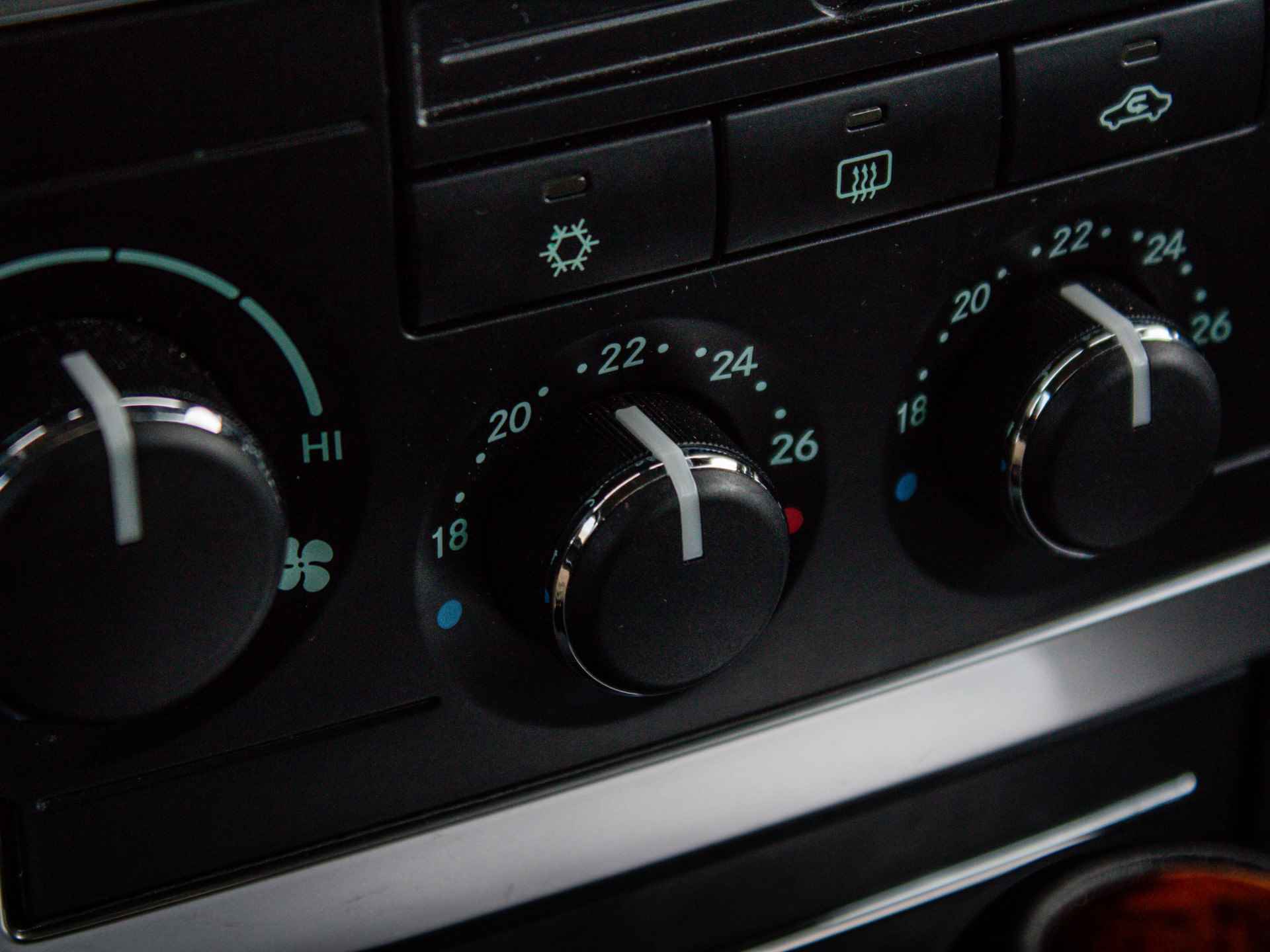 Chrysler 300C 5.7 V8 HEMI |Stoelverwarming |Navigatie |Cruise Control |Dual Climate Control |Memory Seats | - 20/41