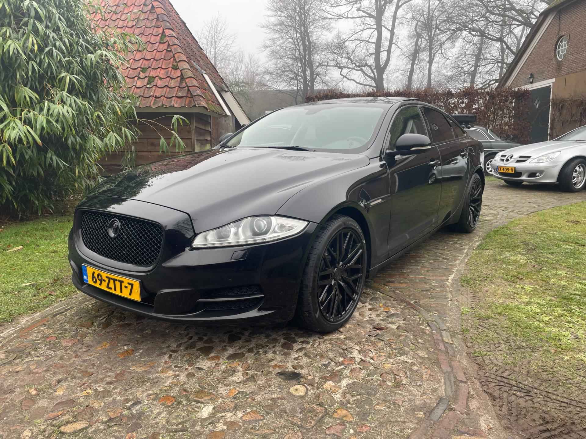 Jaguar XJ 2.0 Luxury-PANO-CAMERA-NL AUTO-BLACK OPTIEK-20"- - 3/32