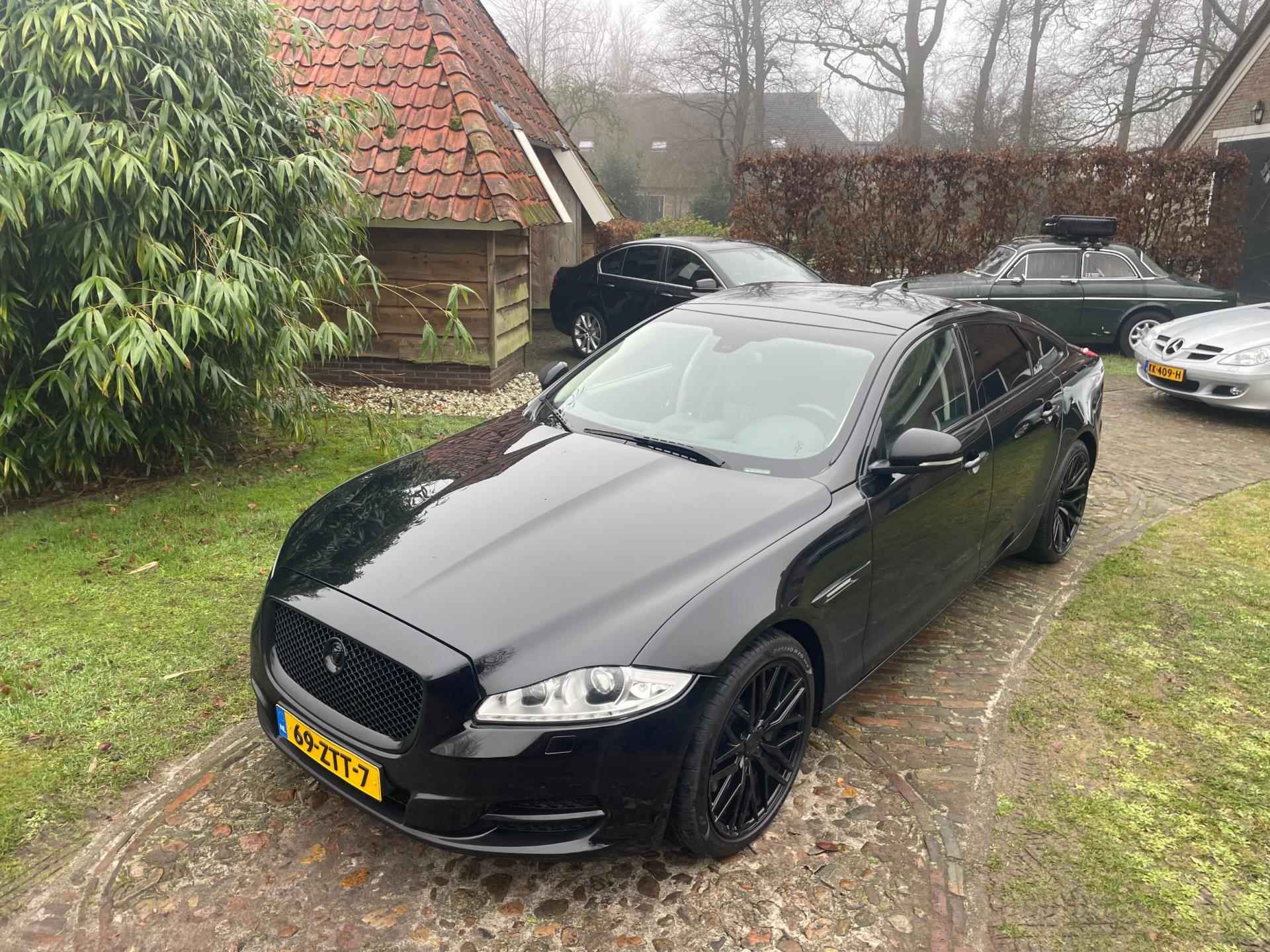 Jaguar XJ 2.0 Luxury-PANO-CAMERA-NL AUTO-BLACK OPTIEK-20"- - 4/32