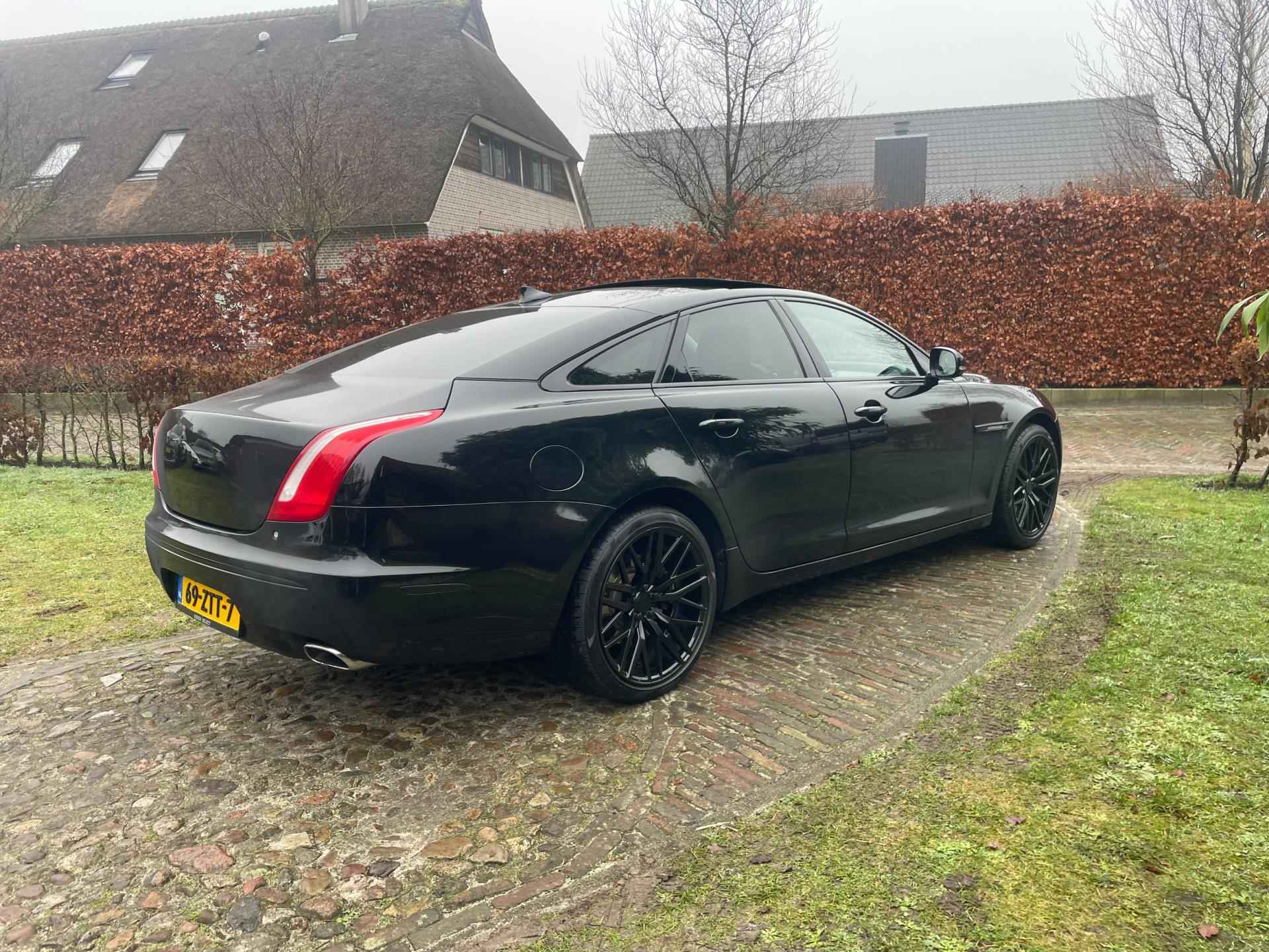 Jaguar XJ 2.0 Luxury-PANO-CAMERA-NL AUTO-BLACK OPTIEK-20"- - 6/32