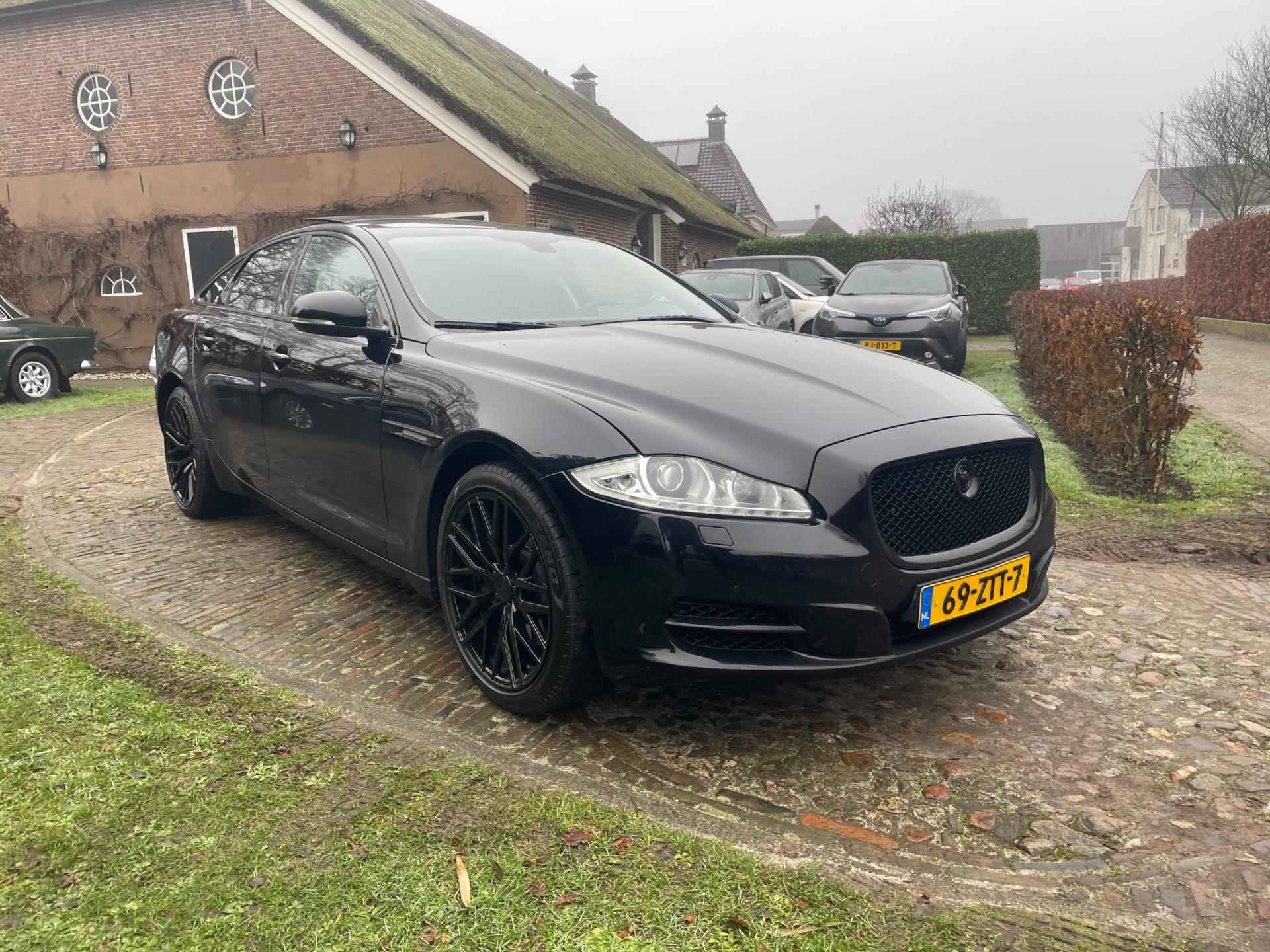 Jaguar XJ 2.0 Luxury-PANO-CAMERA-NL AUTO-BLACK OPTIEK-20"- - 7/32