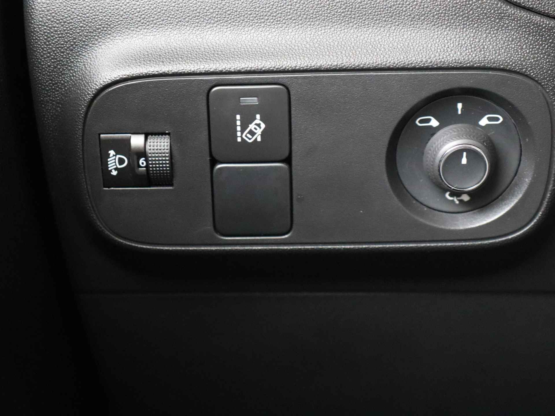 Citroën C3 1.2 PureTech Feel 5 deurs | Climate Control | Navigatie | Parkeer hulp Achter - 27/35