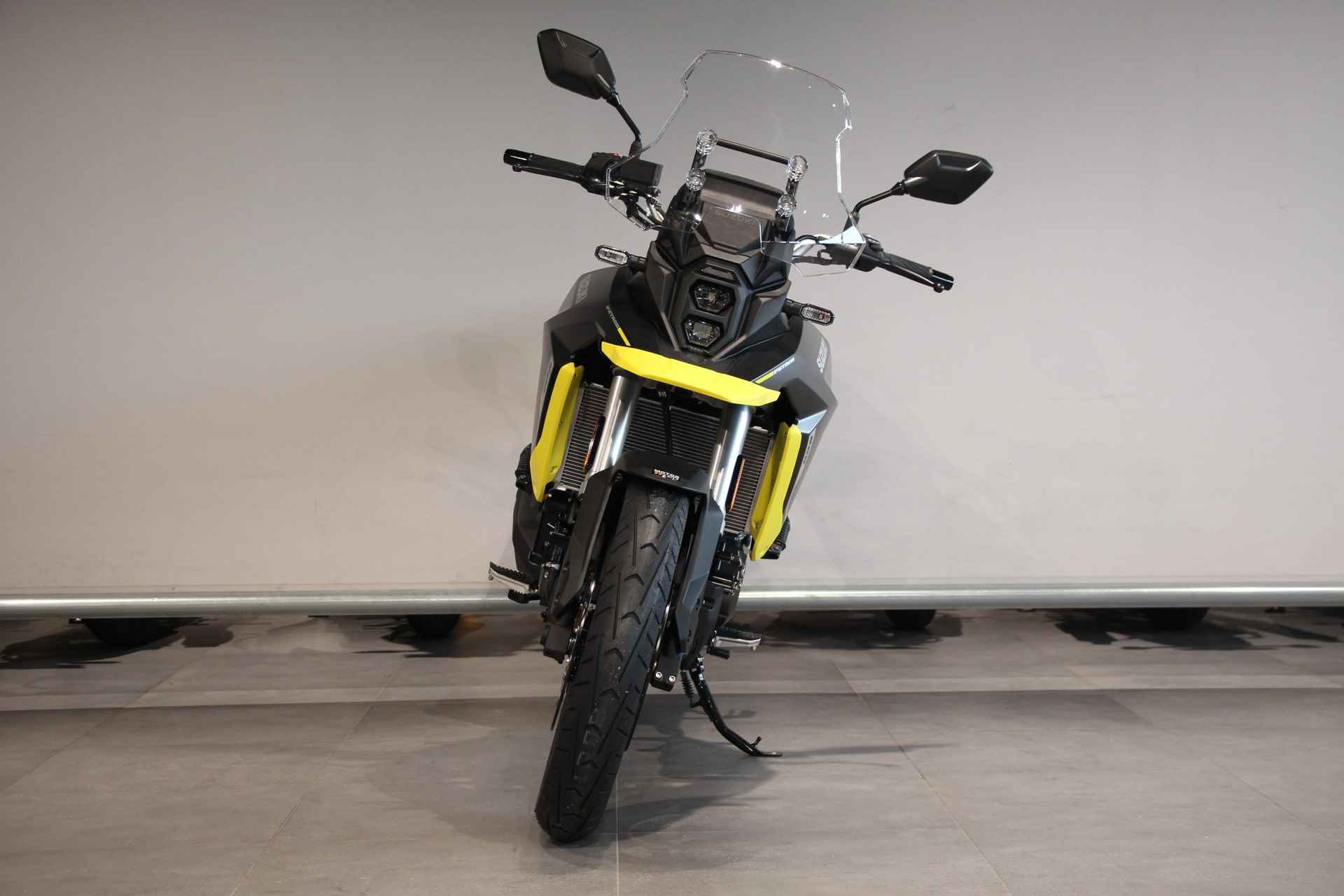 Suzuki V-STROM 800 - 3/13