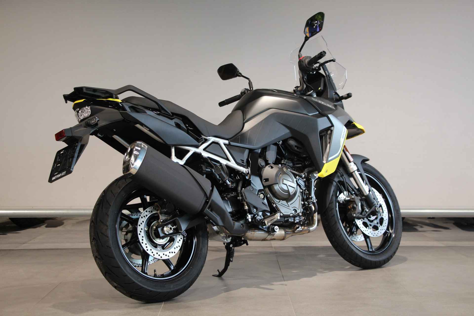 Suzuki V-STROM 800 - 8/13