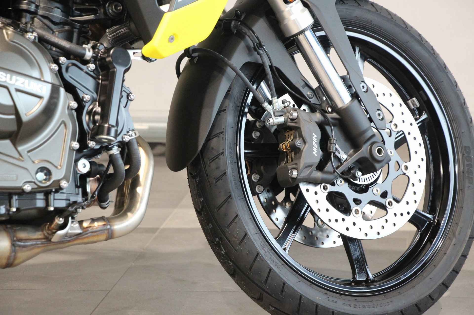 Suzuki V-STROM 800 - 10/13