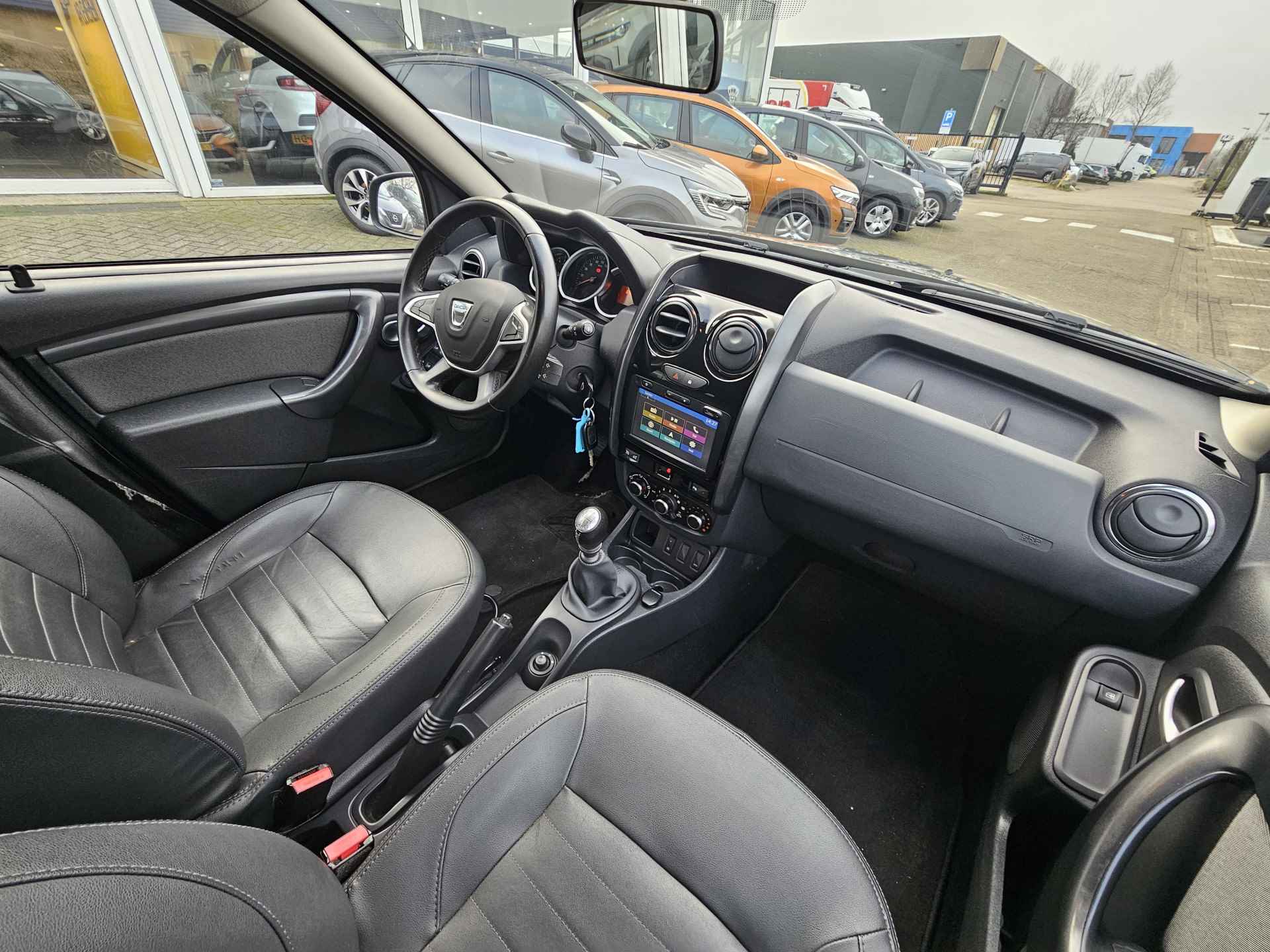 Dacia Duster 1.2 TCe 125 pk 4x2 Blackshadow | Airco | Navigatie | Leder | Stoelverwarming | 1.500 kg trekgewicht | incl. Bovag rijklaarpakket met 12 maanden garantie | - 14/31